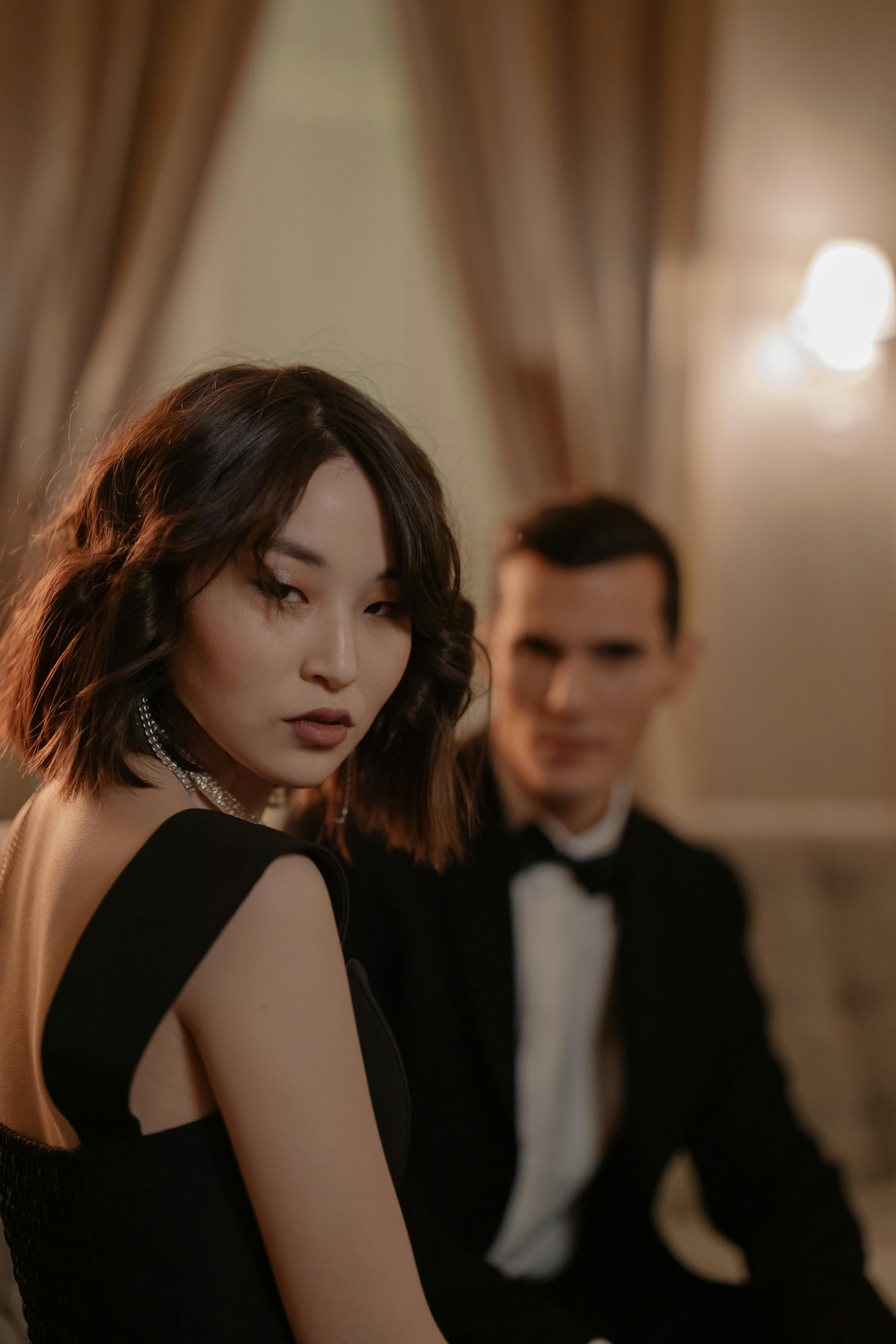 A couple staring | Source: Pexels