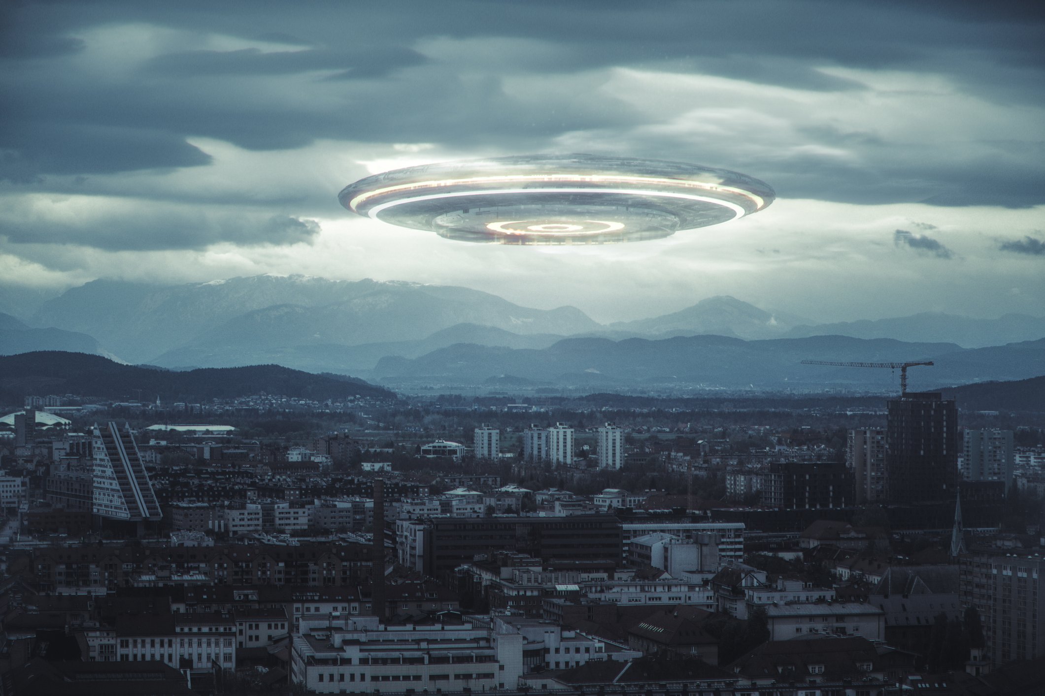 Ominous UFO above a city| Photo: Getty Images