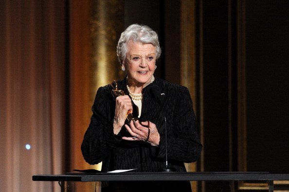  Honoree Angela Lansbury accepts honorary award onstage during the Academy of Motion Picture Arts and Sciences' Governors Awards at The Ray Dolby Ballroom at Hollywood & Highland Center on November 16, 2013 in Hollywood, California. | Photo: Getty Images