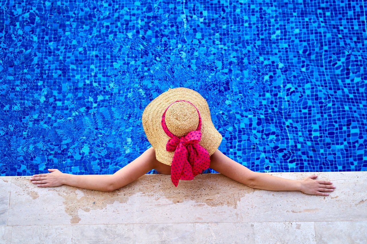 Photo of woman in a swimming pool. | Source: Pexels/Engin Akyurt