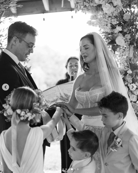 Ian Hock and Eva Amurri with Eva's children, Marlowe Mae, Major James, and Mateo Antoni Martino, participating in the handfasting tradition, posted on June 30, 2024 | Source: Instagram/taralynnlawtonphoto