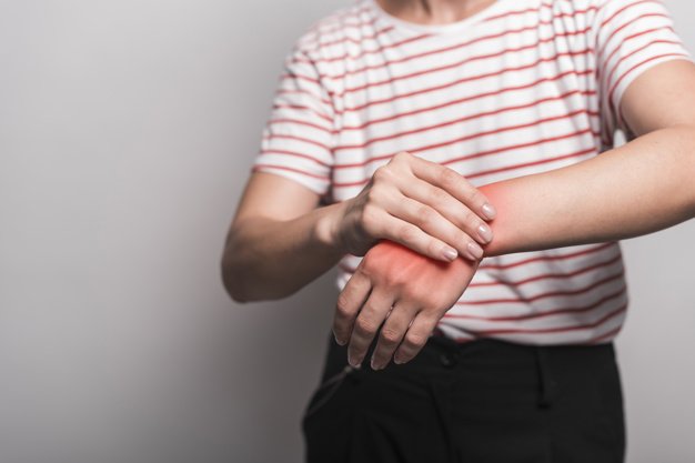 Persona con dolor | Imagen tomada de: Freepik Persona con dolor | Imagen tomada de: Freepik