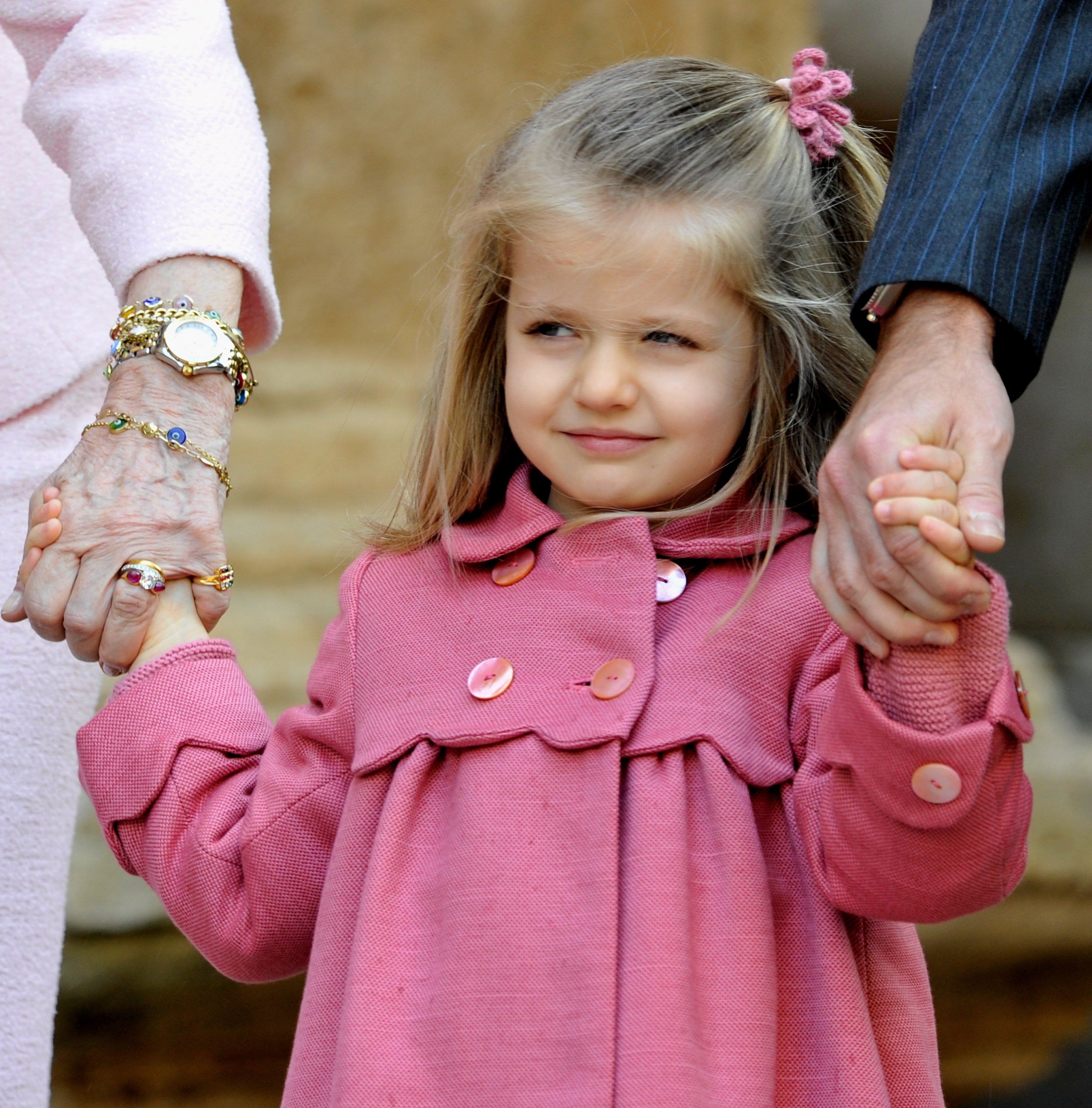 Princesa Leonor asiste a misa de Pascua en la Catedral de Palma de Mallorca en abril de 2010 || Fuente: Getty Images Princesa Leonor asiste a misa de Pascua en la Catedral de Palma de Mallorca en abril de 2010 || Fuente: Getty Images