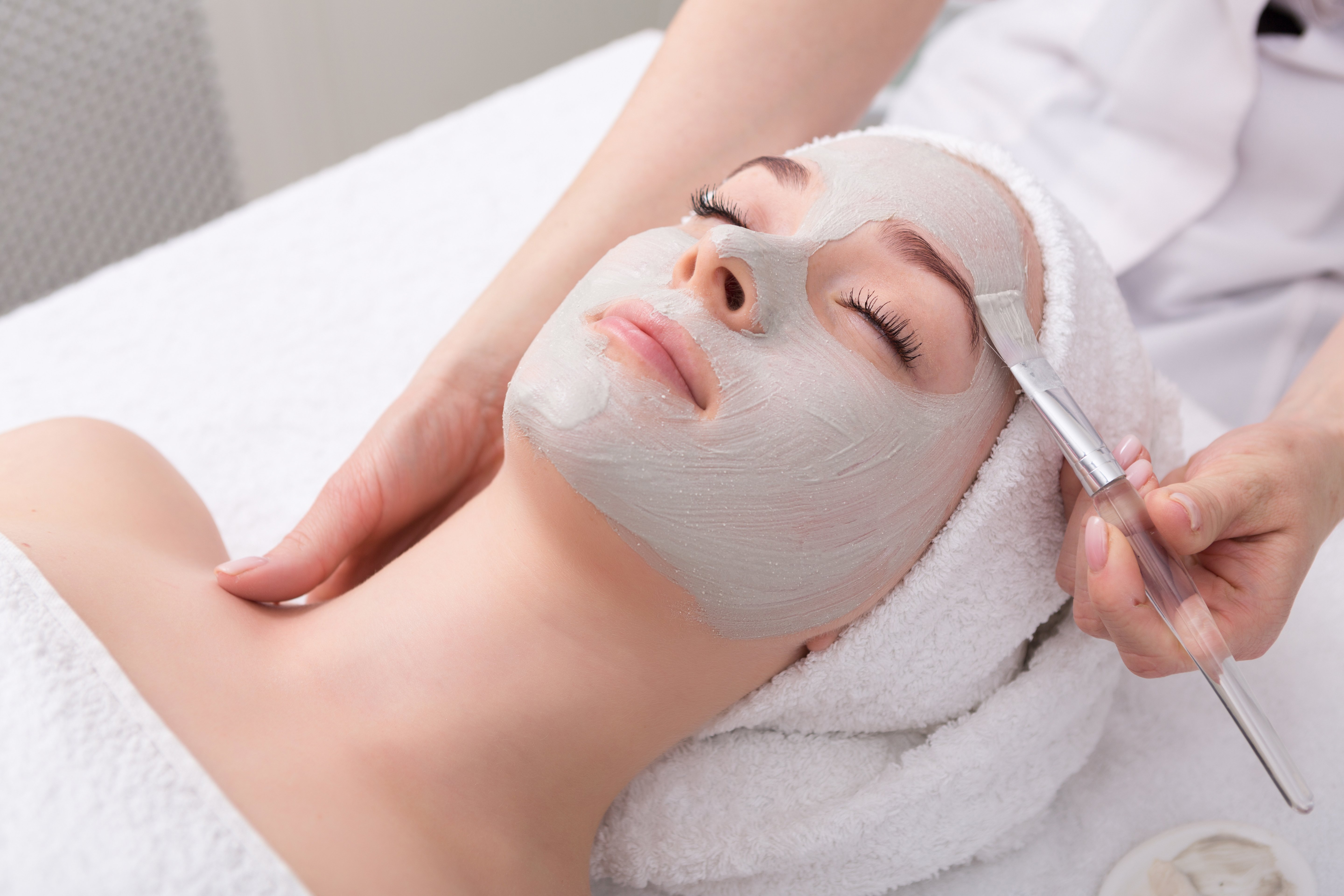 A woman receiving facial mask at the spa | Source: Shutterstock