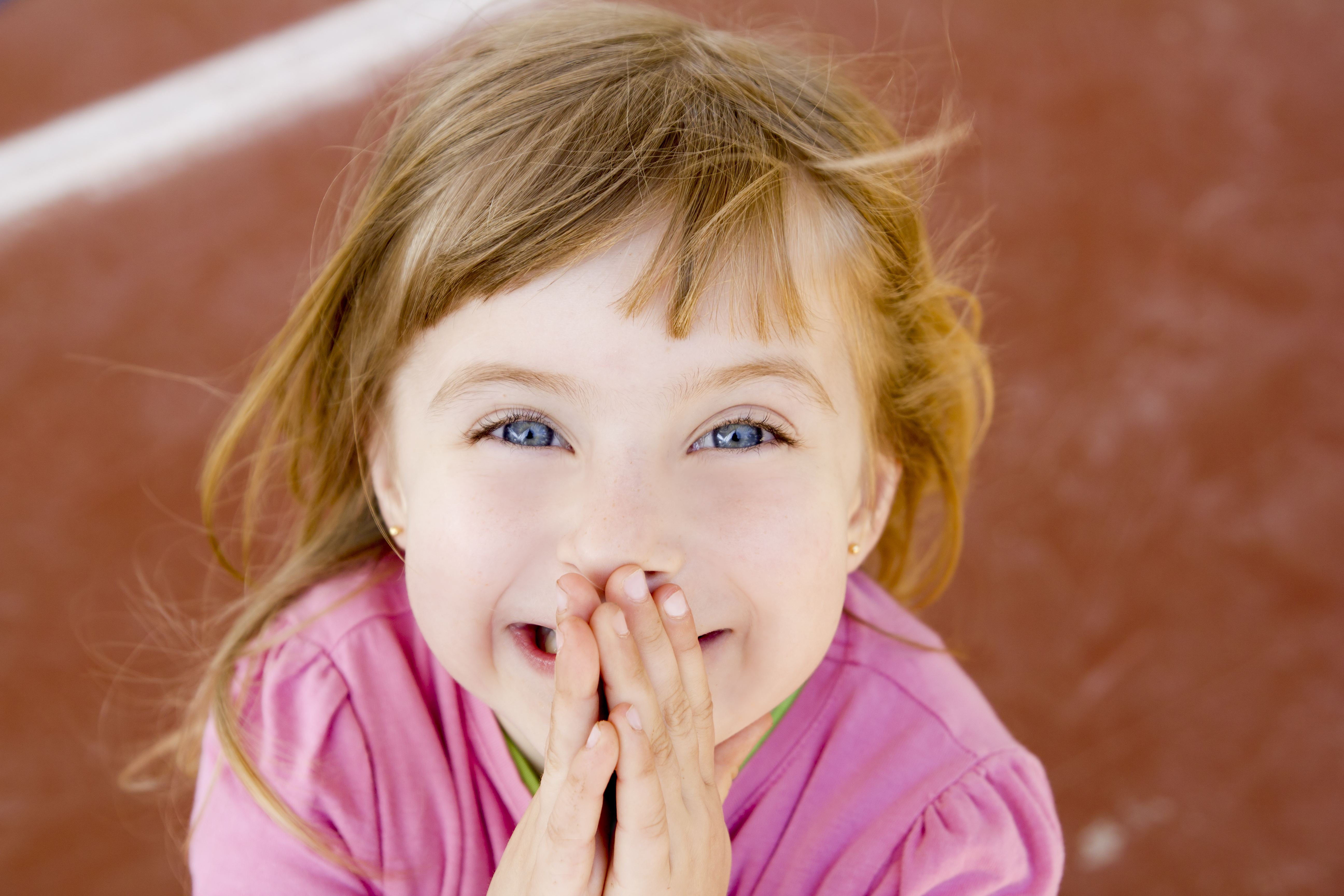 Blond happy smiling little girl excited laugh | Source: Getty Images