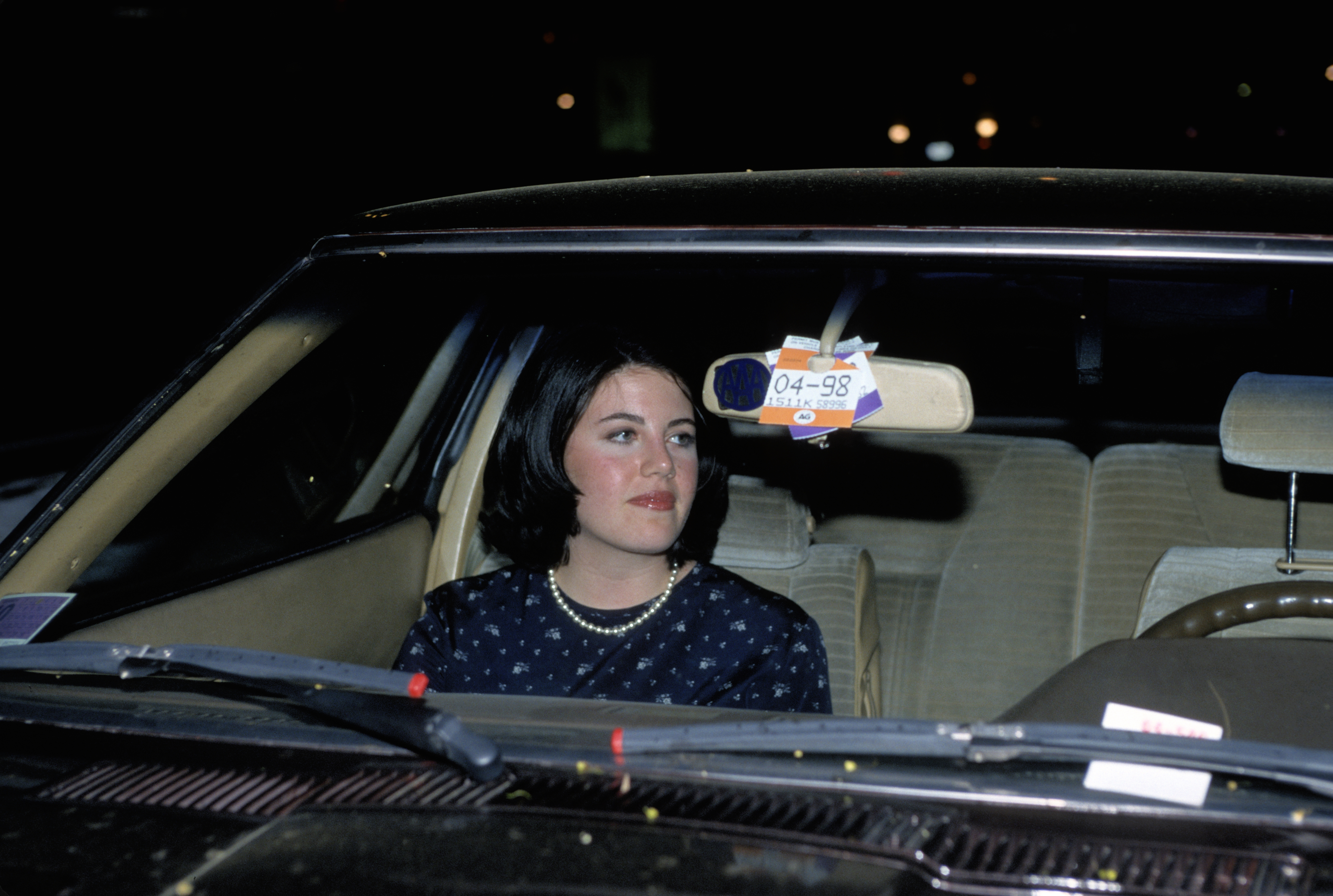Monica Lewinsky rides in car on August 6, 1998 in Washington D.C. | Source: Getty Images