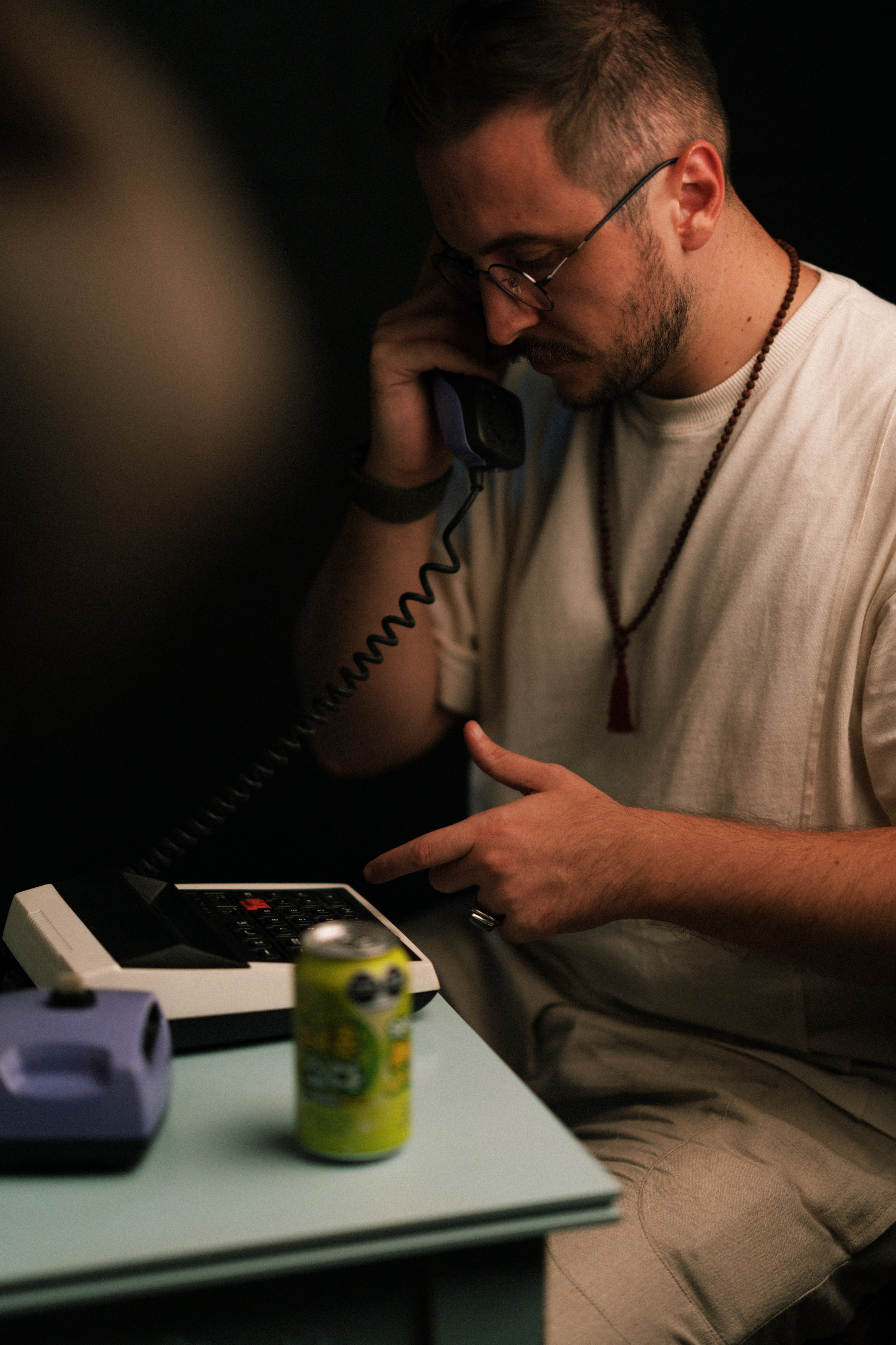 A man talking on a phone | Source: Pexels