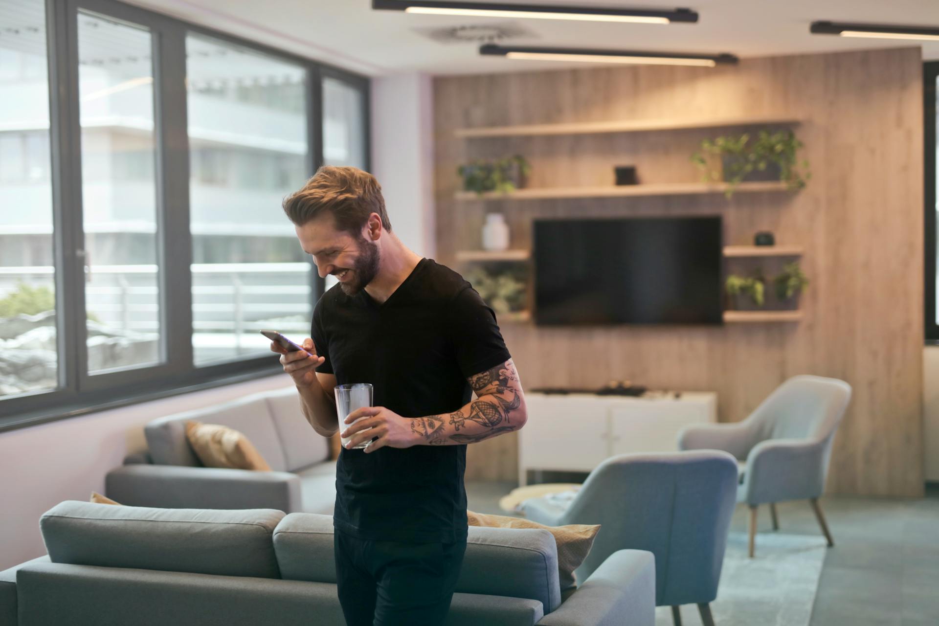 A man looking at his phone | Source: Pexels