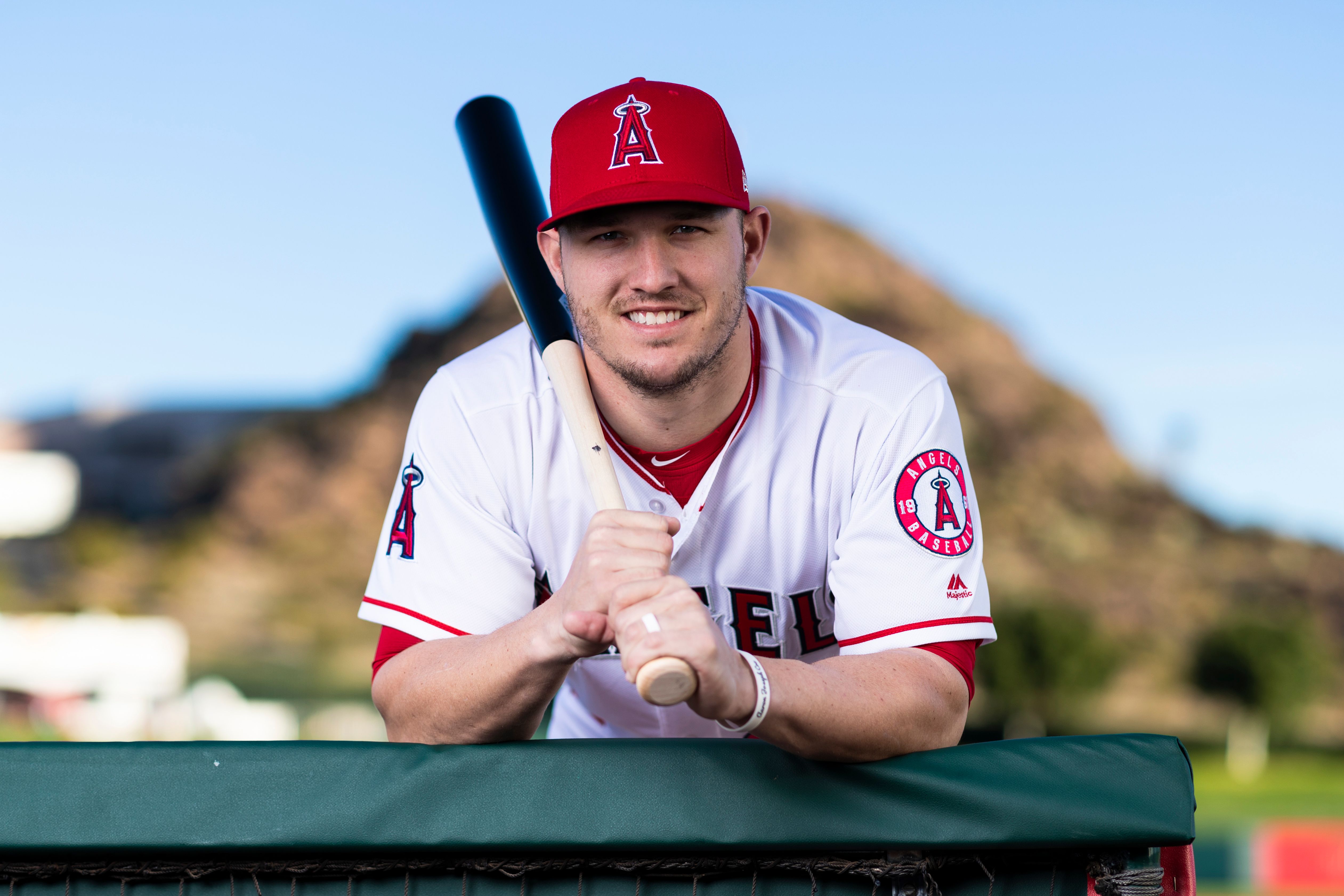 Los Angeles Angels outfielder Mike Trout (27) poses for a portrait on Tuesday, Feb. 19, 2019 | Photo: Getty Images