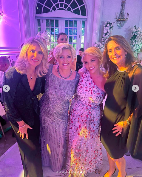 Kelli Carpenter and Anne Steel posing for a picture with loved ones at Blake and Teresa's wedding, posted on August 18, 2024 | Source: Instagram/theannesteele