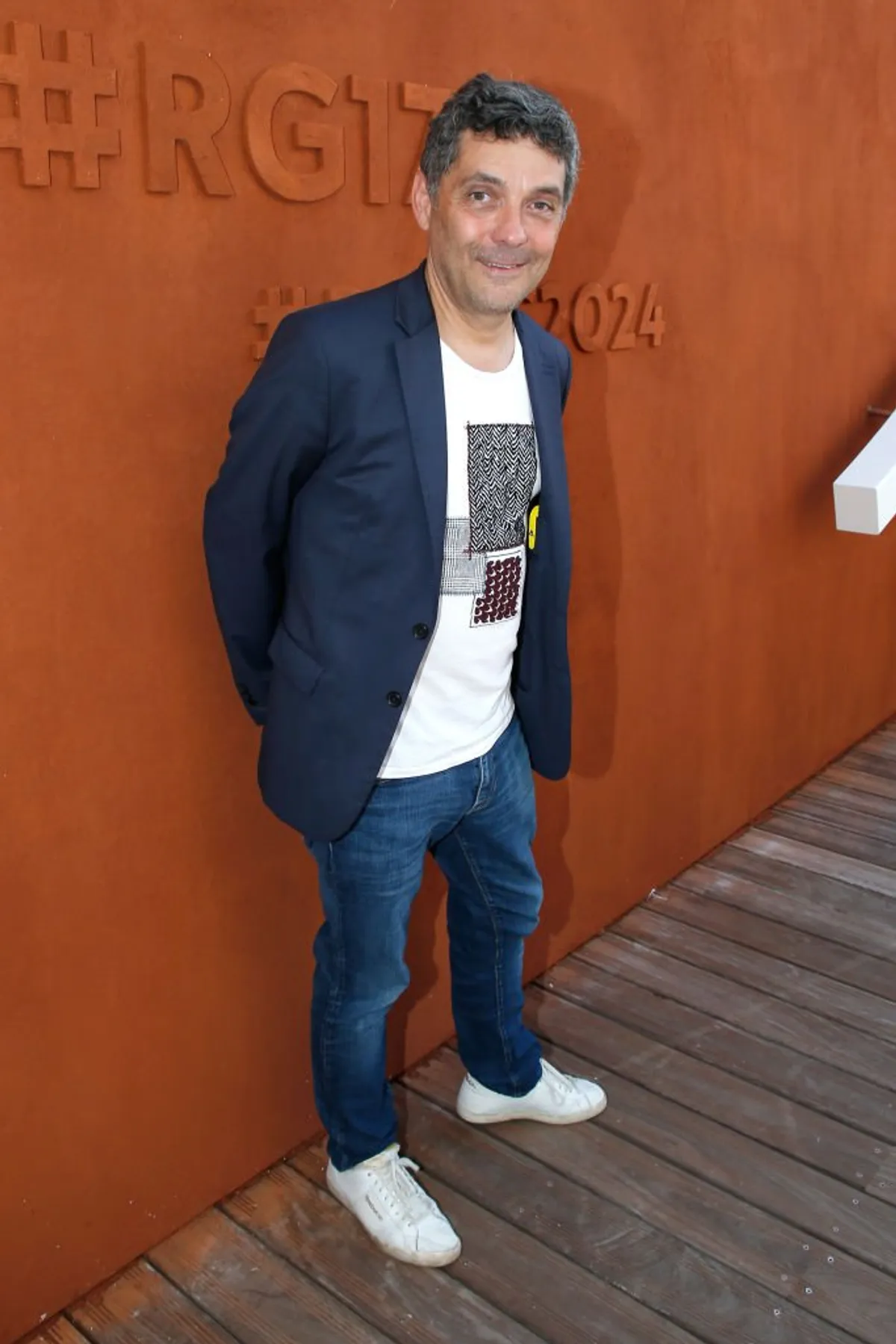 Le journaliste Thierry Moreau assiste à l'Open de France de tennis 2017 - Jour 13 à Roland Garros le 9 juin 2017 à Paris, France. | Photo : Getty Images