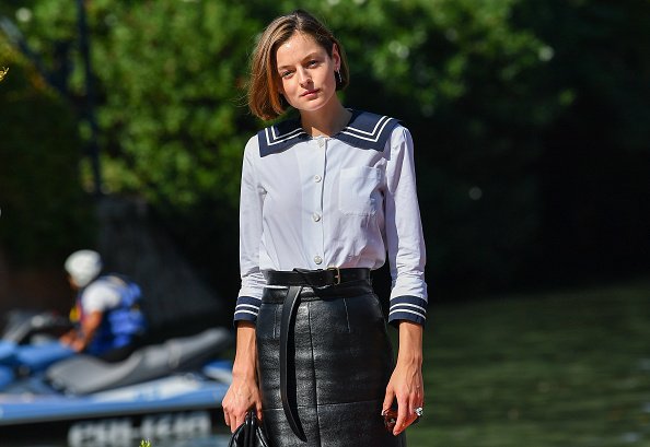 Emma Corrin during the 77th Venice Film Festival on September 07, 2020 in Venice, Italy. | Photo: Getty Images