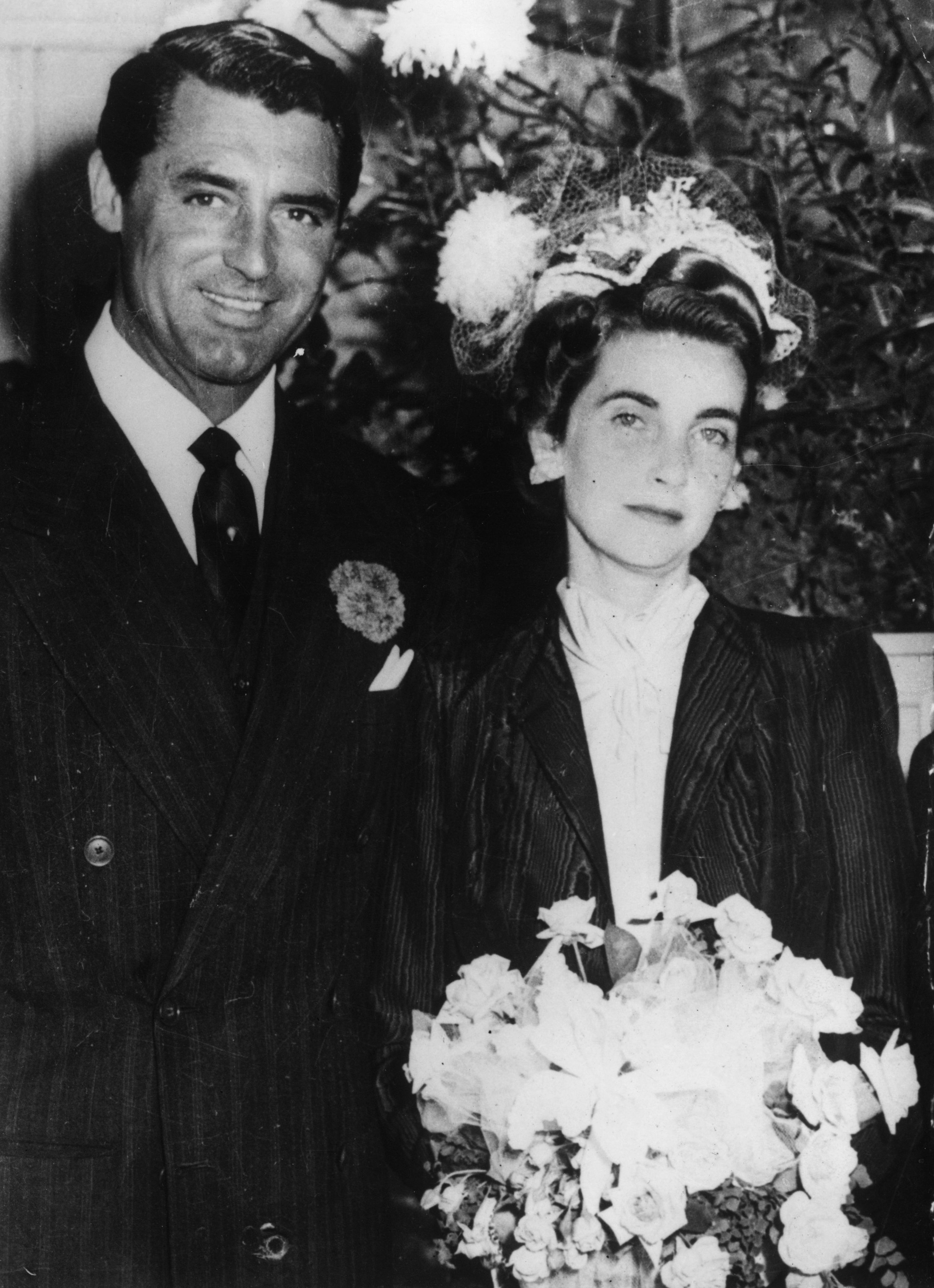  Film star Cary Grant (1904 - 1986) with his bride the Woolworth heiress, Barbara Hutton (1912 - 1979) | Source: Getty Images