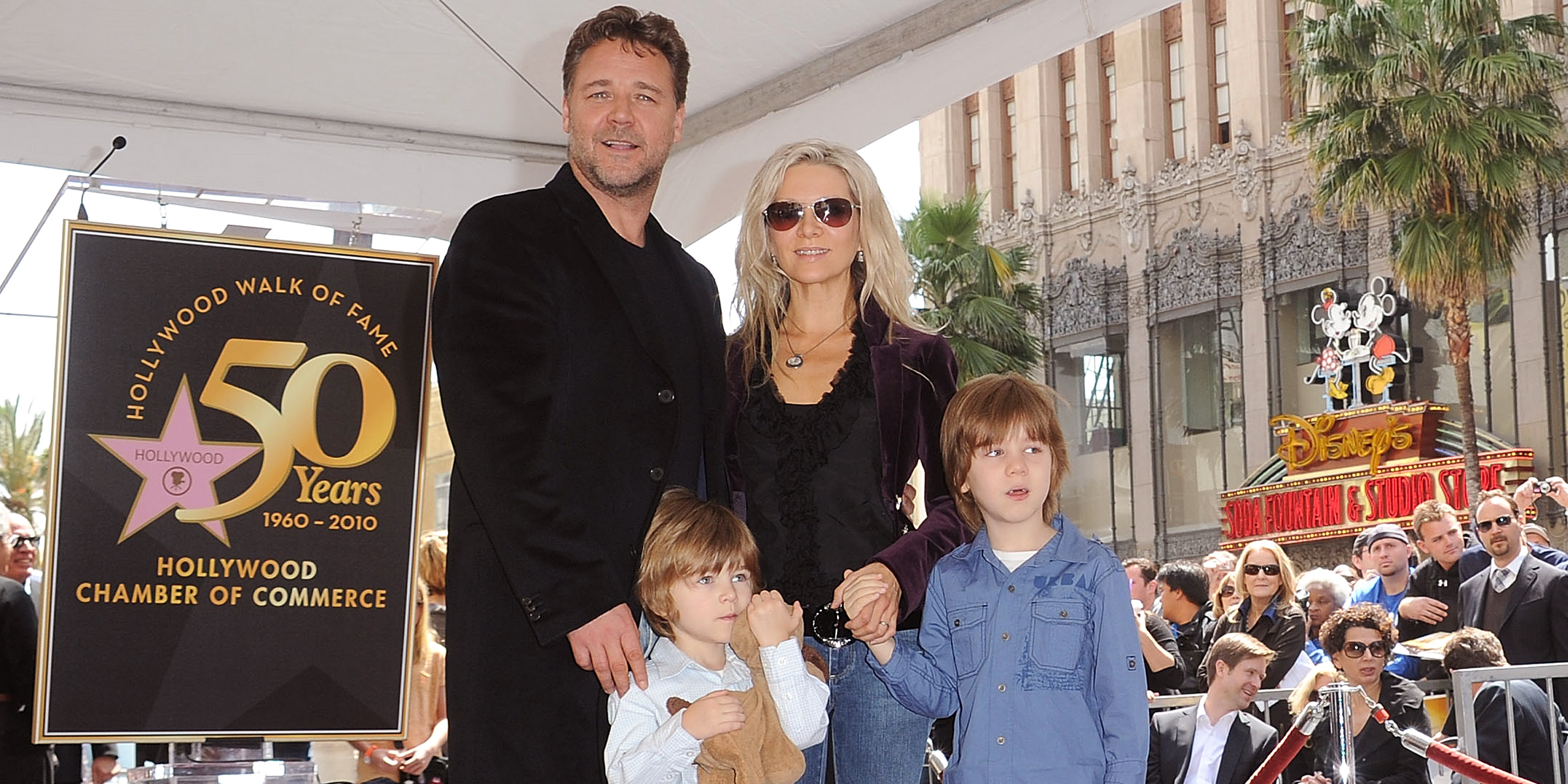 Rusell Crowe, Danielle Spencer, Tennyson Spencer Crowe und Charles Spencer Crowe | Quelle: Getty Images
