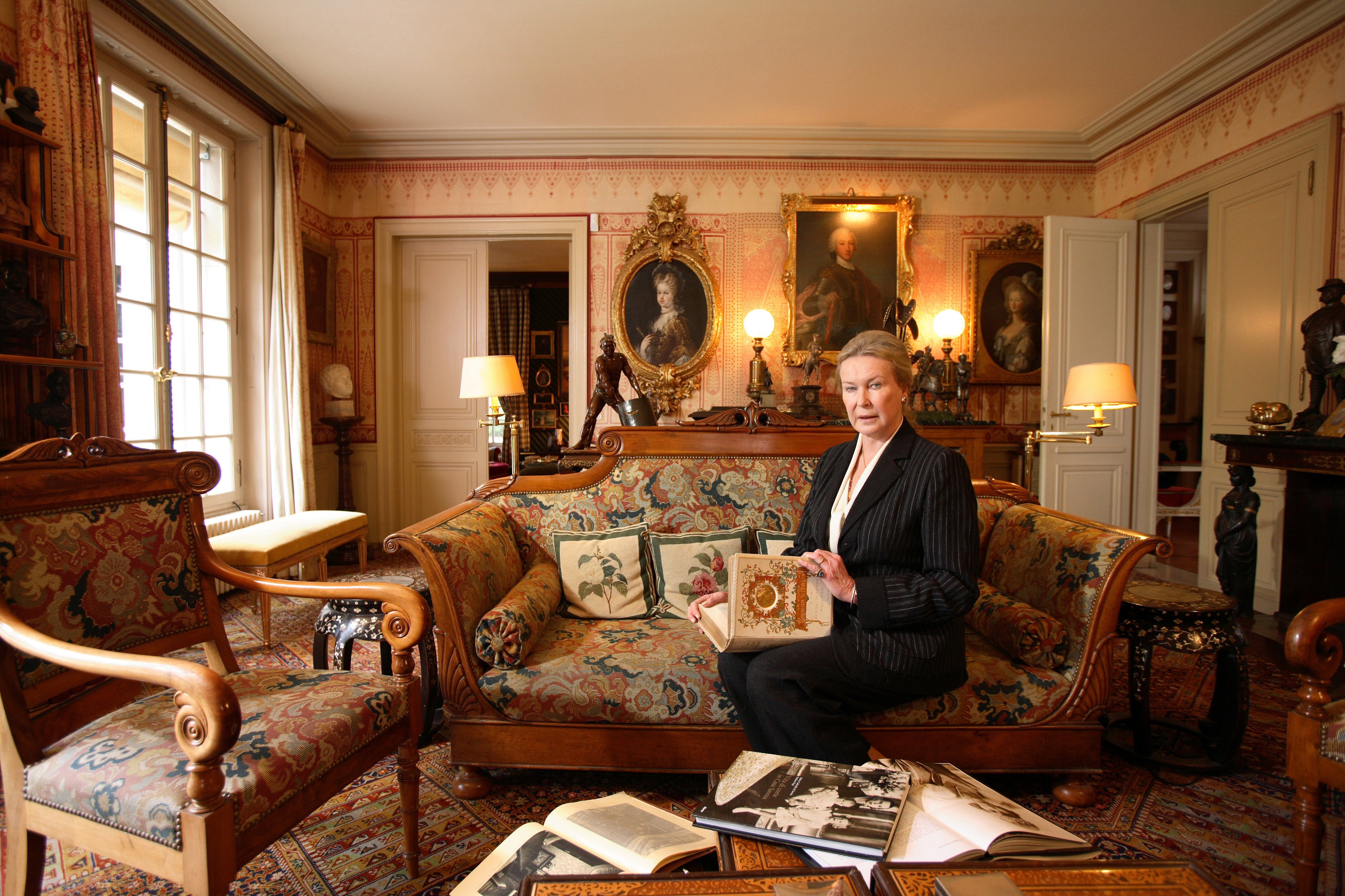 María Gabriela de Saboya posando para una sesión de fotos en casa, el 27 de enero de 2006 en Ginebra, Suiza. | Foto: Getty Images María Gabriela de Saboya posando para una sesión de fotos en casa, el 27 de enero de 2006 en Ginebra, Suiza. | Foto: Getty Images