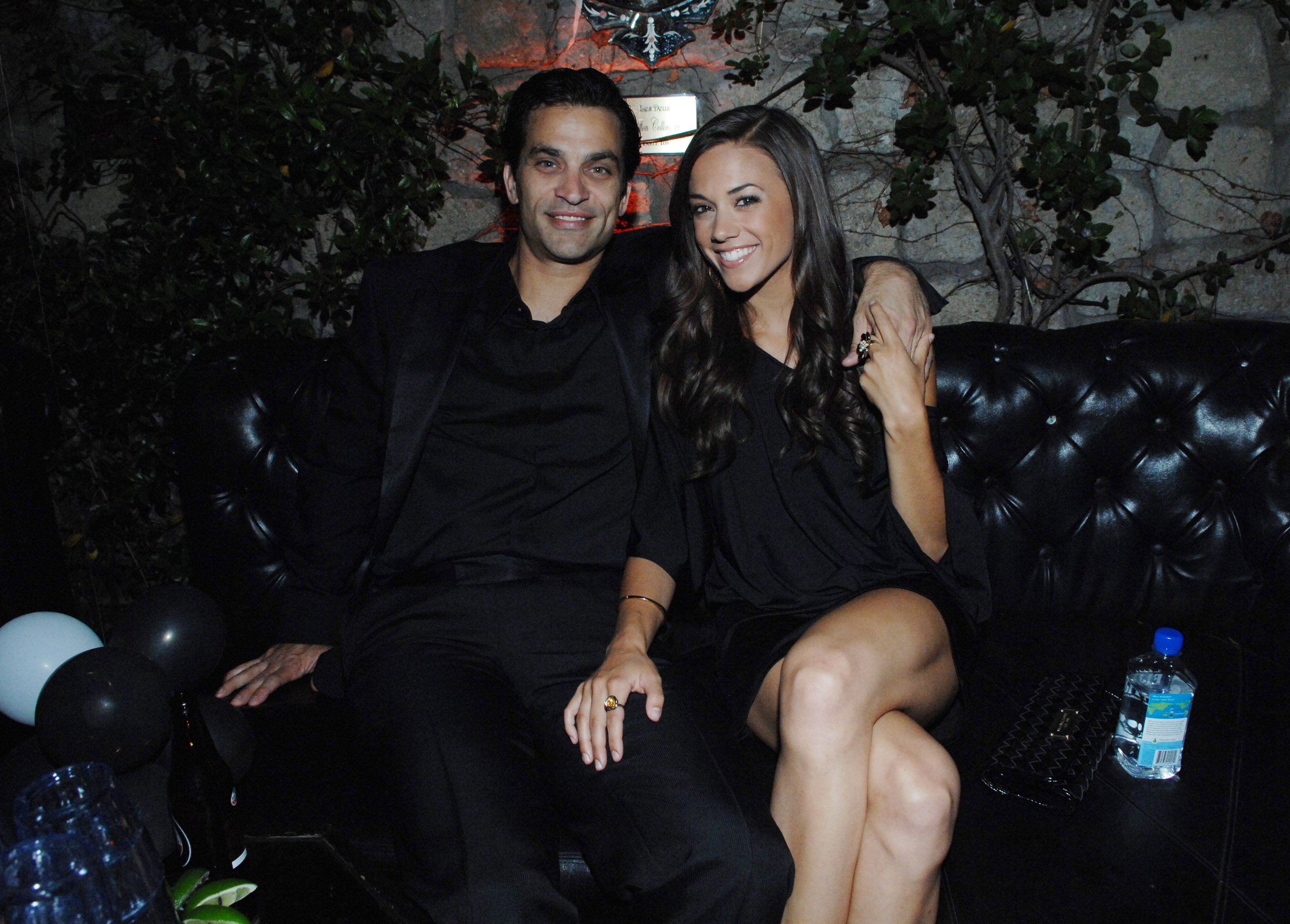 Actors Johnathan Schaech and Jana Kramer at Sylvain Bitton and JT Torregiani's birthday celebration at Les Deux on April 21, 2009 in Hollywood, California. | Source: Getty Image