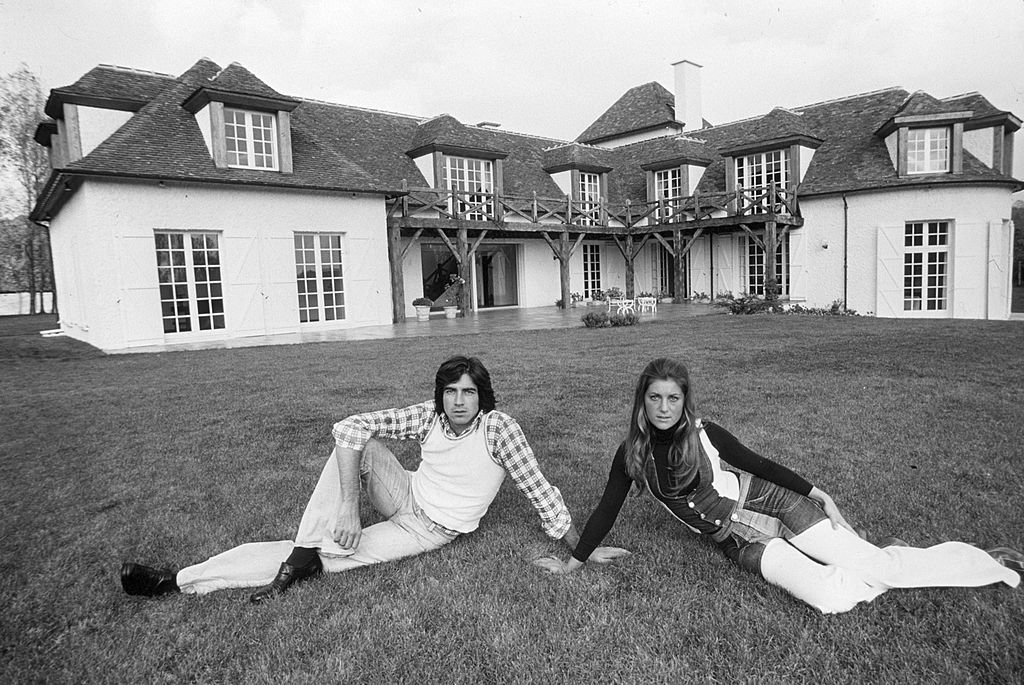 SHEILA et son mari RINGO chez eux dans leur maison de Feucherolles (Yvelines). Los Angeles, mai 1978. | Photo : Getty Images