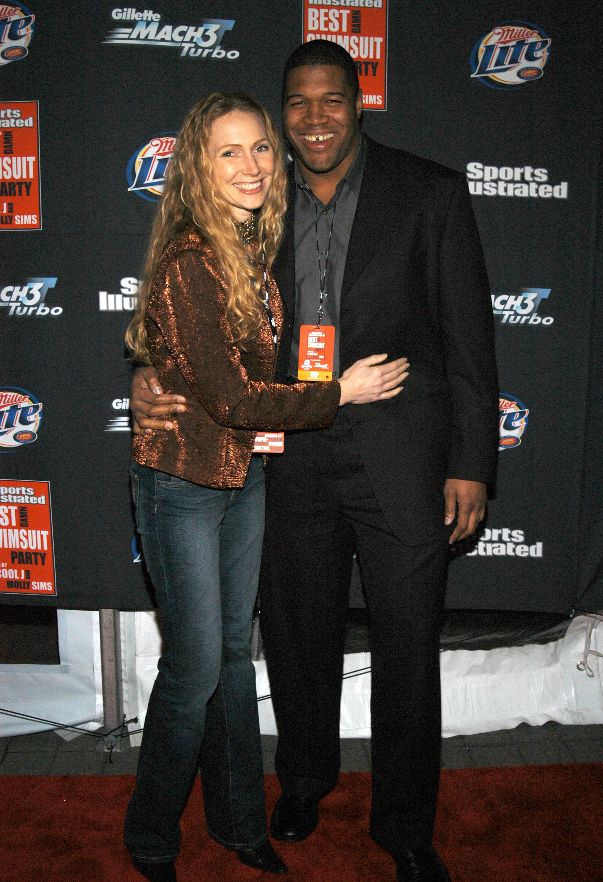 Michael Strahan and his former wife, Jean Muggli posing together when they were still married in January 2004. | Photo: Getty Images