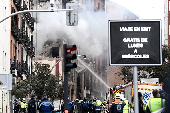 Imagen de la calle Toledo en Madrid tras la explosión en un edificio el 20 de enero de 2021. | Foto: Getty Images