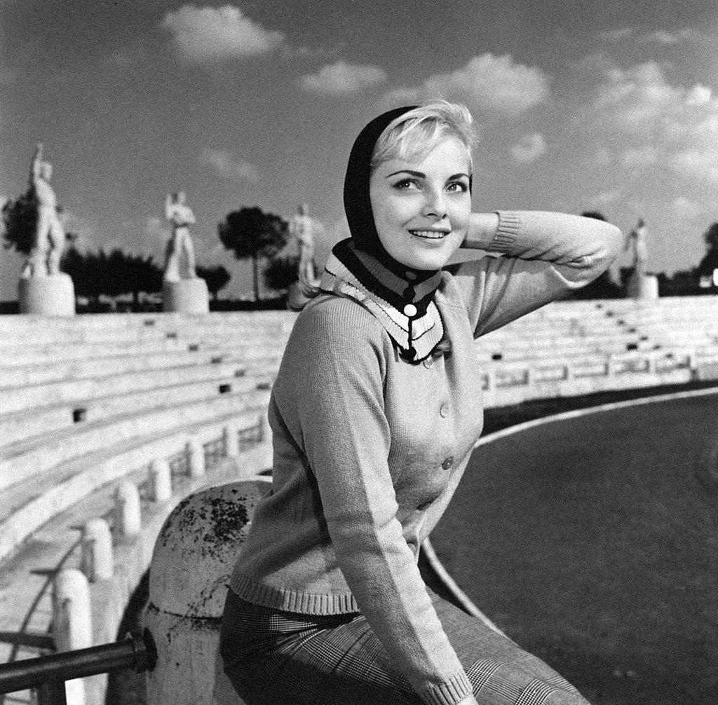 L'actrice italienne Virna Lisi posant au Stadio dei Marmi. Rome, années 50 | Photo : Getty Images