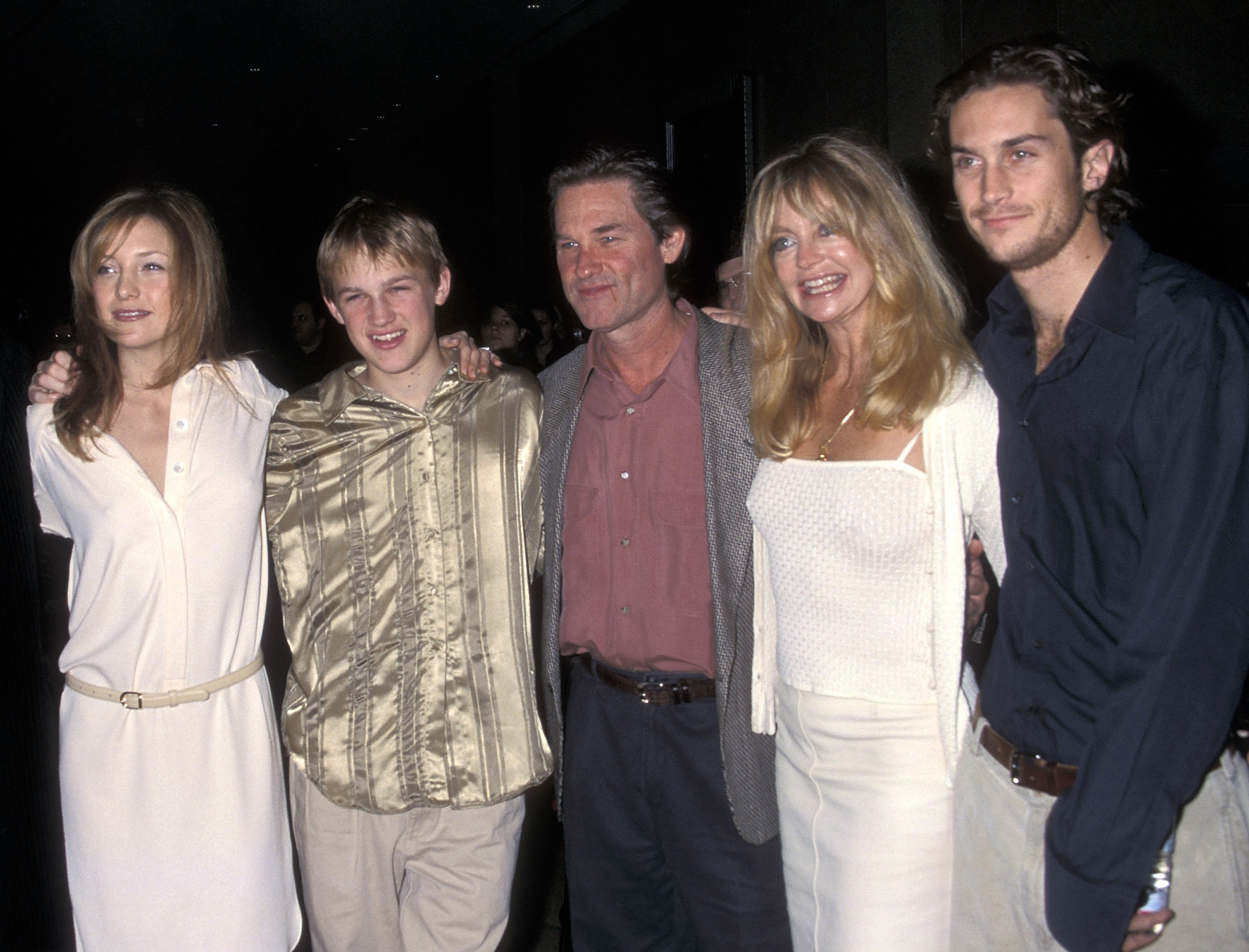 Kate Hudson, Wyatt Russell, Kurt Russell, Goldie Hawn and Oliver Hudson at the Hollywood Women's Press Club's 60th Annual Golden Apple Awards in Beverly Hills, California on December 10, 2000 | Source: Getty Images