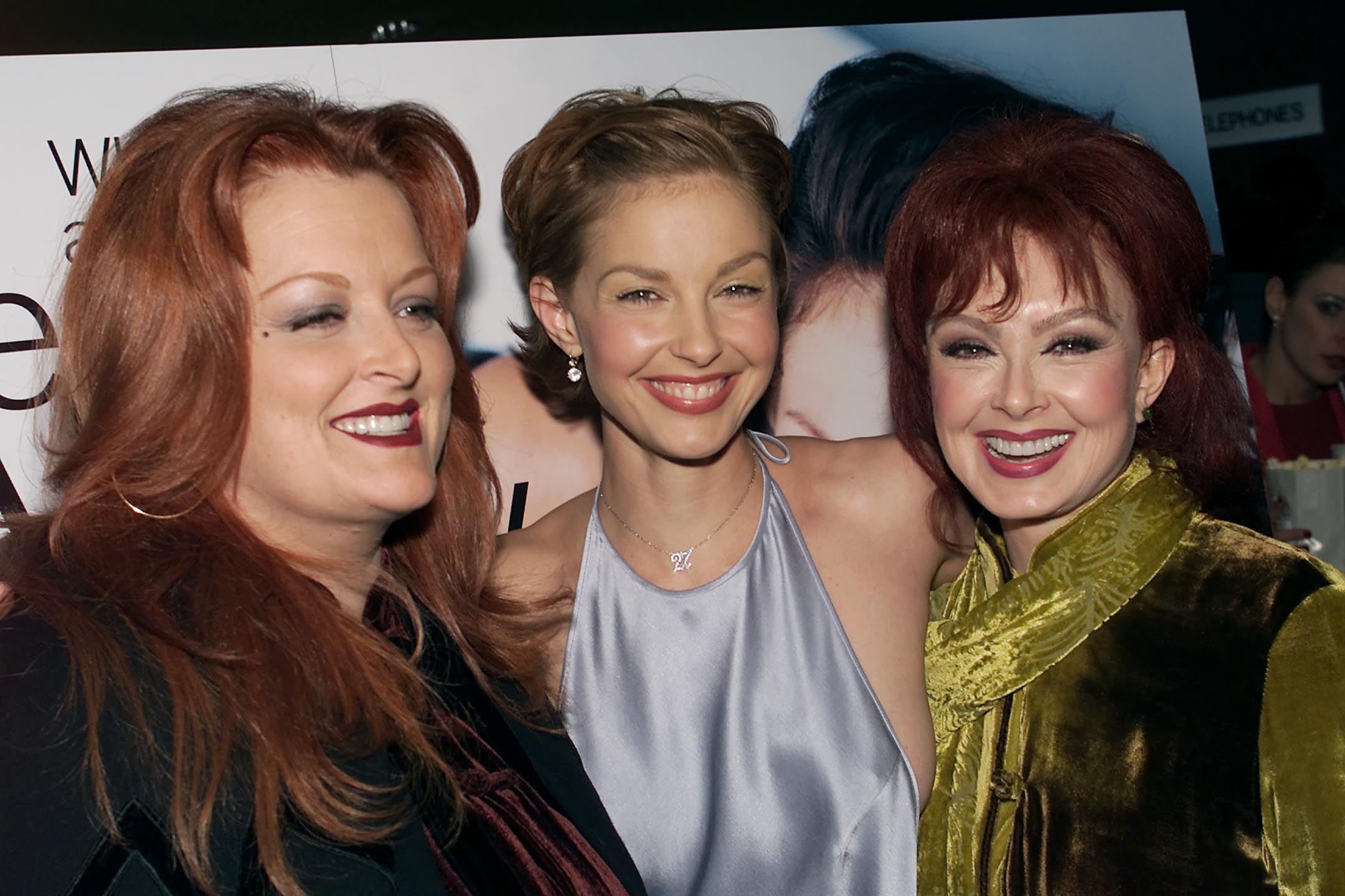 Singer Wynonna Judd and actress Ashely Judd with their mother, country singer Naomi Judd on March 28, 2001 in New York City. | Source: Getty Images