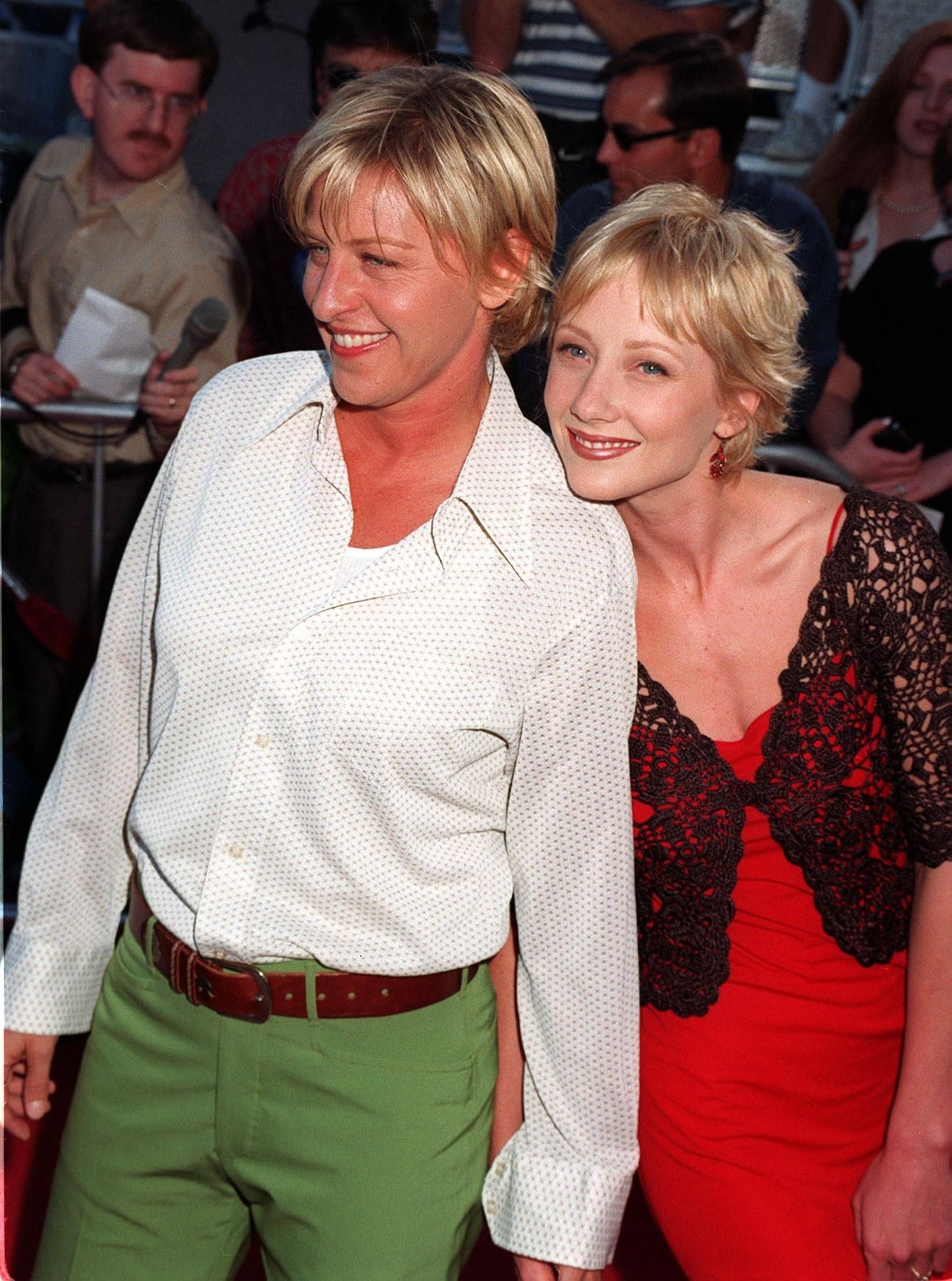 Ellen DeGeneres and Anne Heche at the premiere of "Contact" in 1997| Source: Getty Images