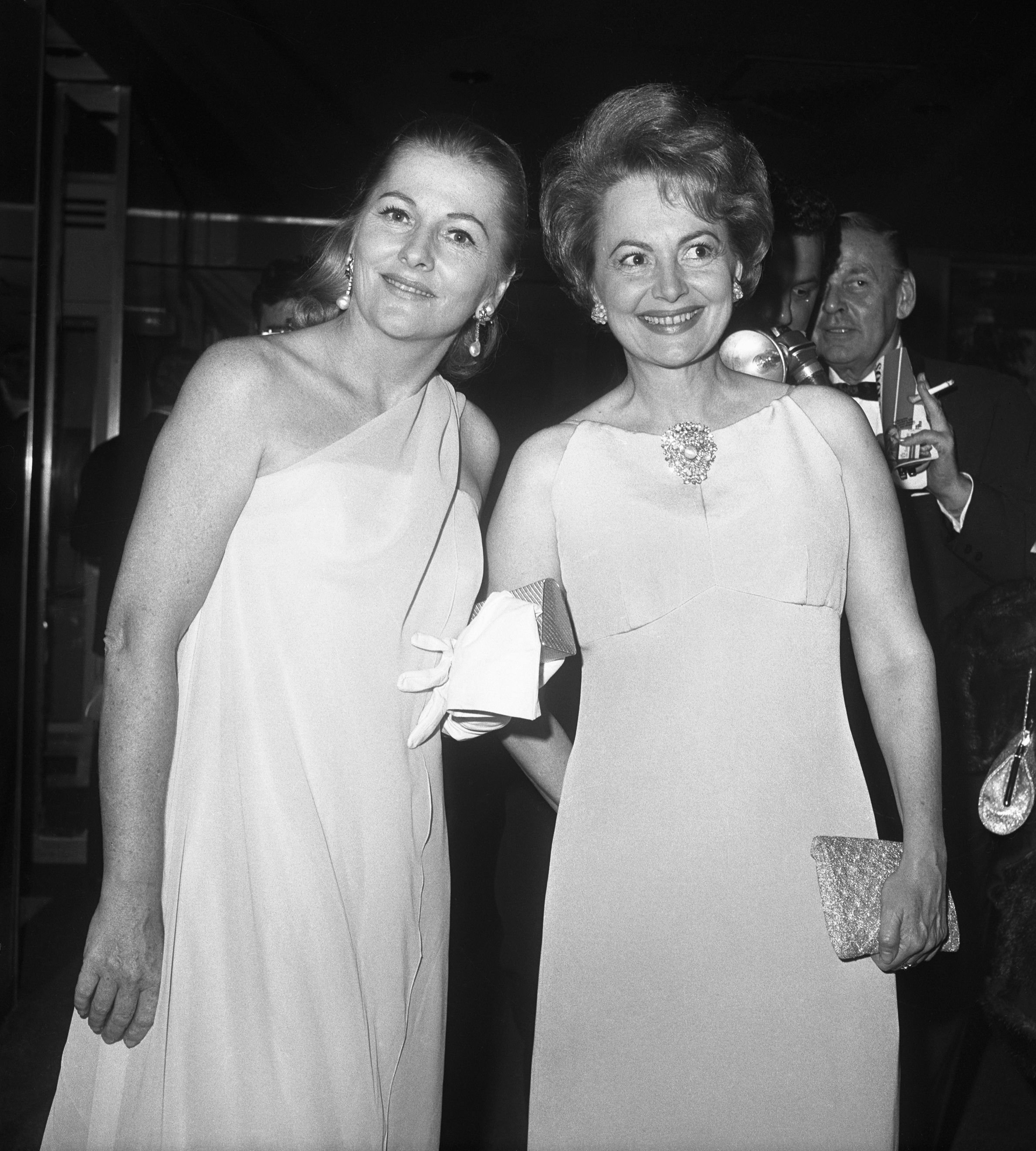 Sisters Joan Fontaine and Olivia DeHavilland at a party for the premiere of a one-woman show of Marlene Dietrich's on Broadway on October 9, 1967. | Photo: Getty Images.