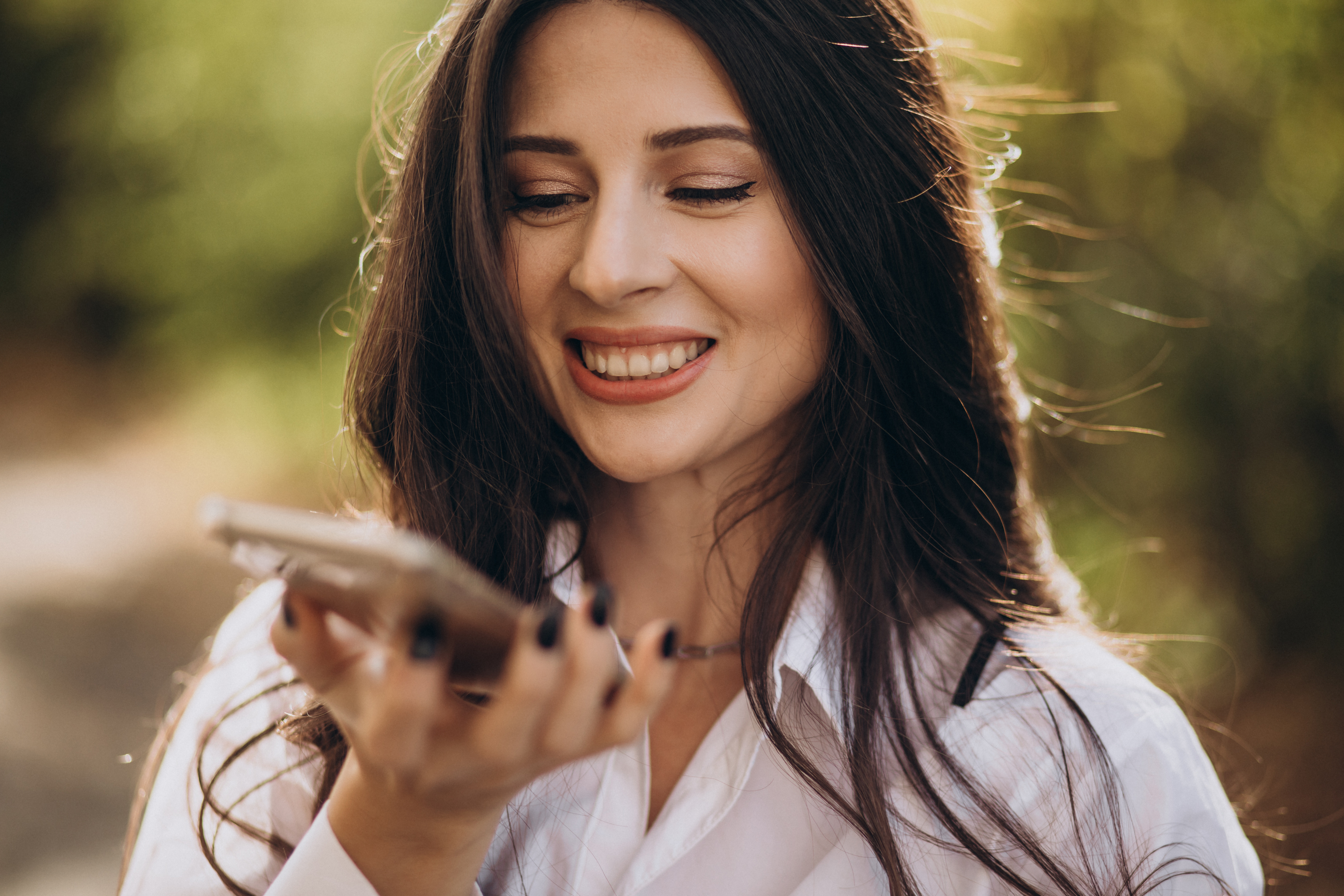 A smiling woman talking on her phone | Source: Freepik