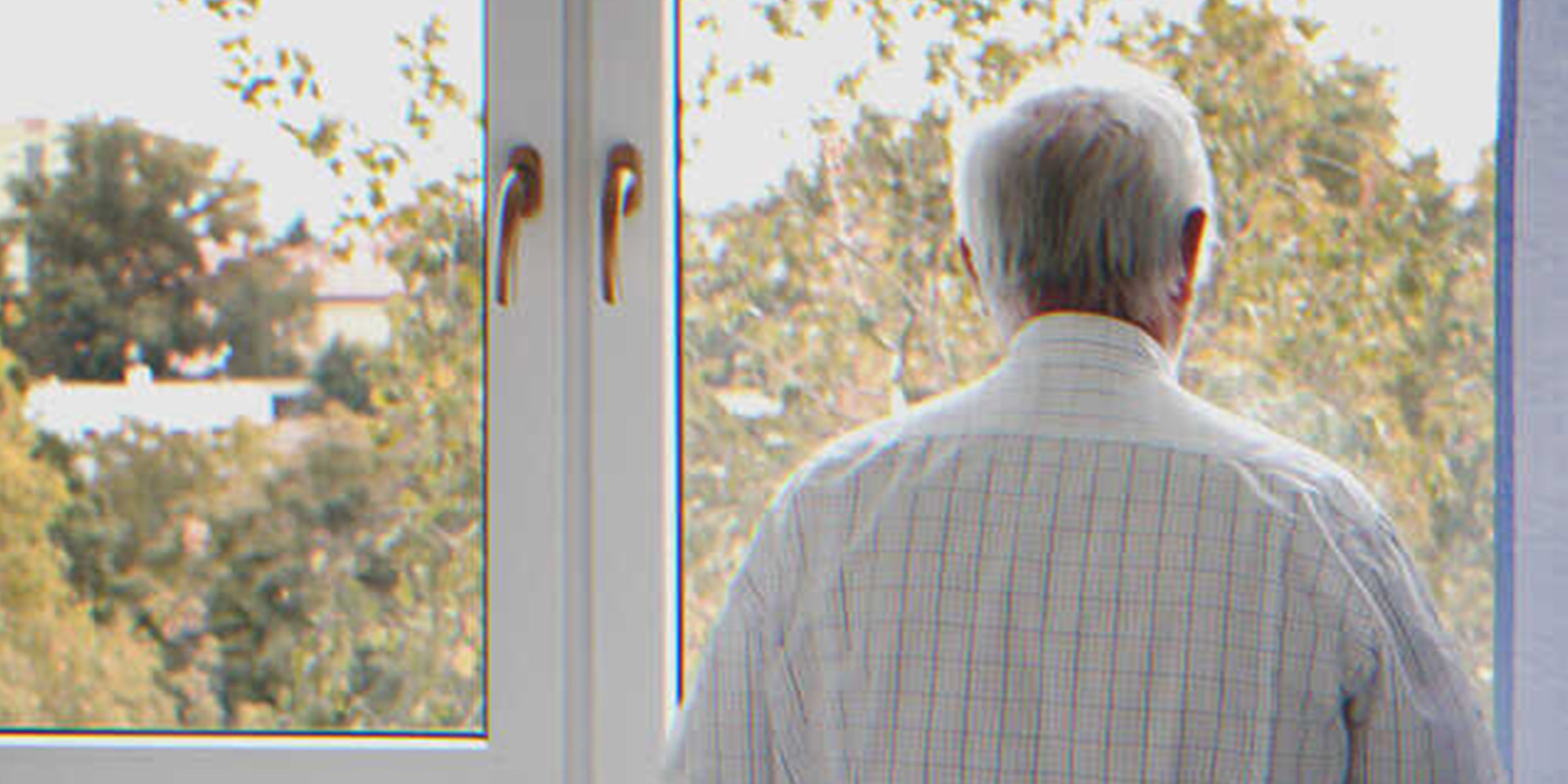 An old man looking out a window | Source: Shutterstock