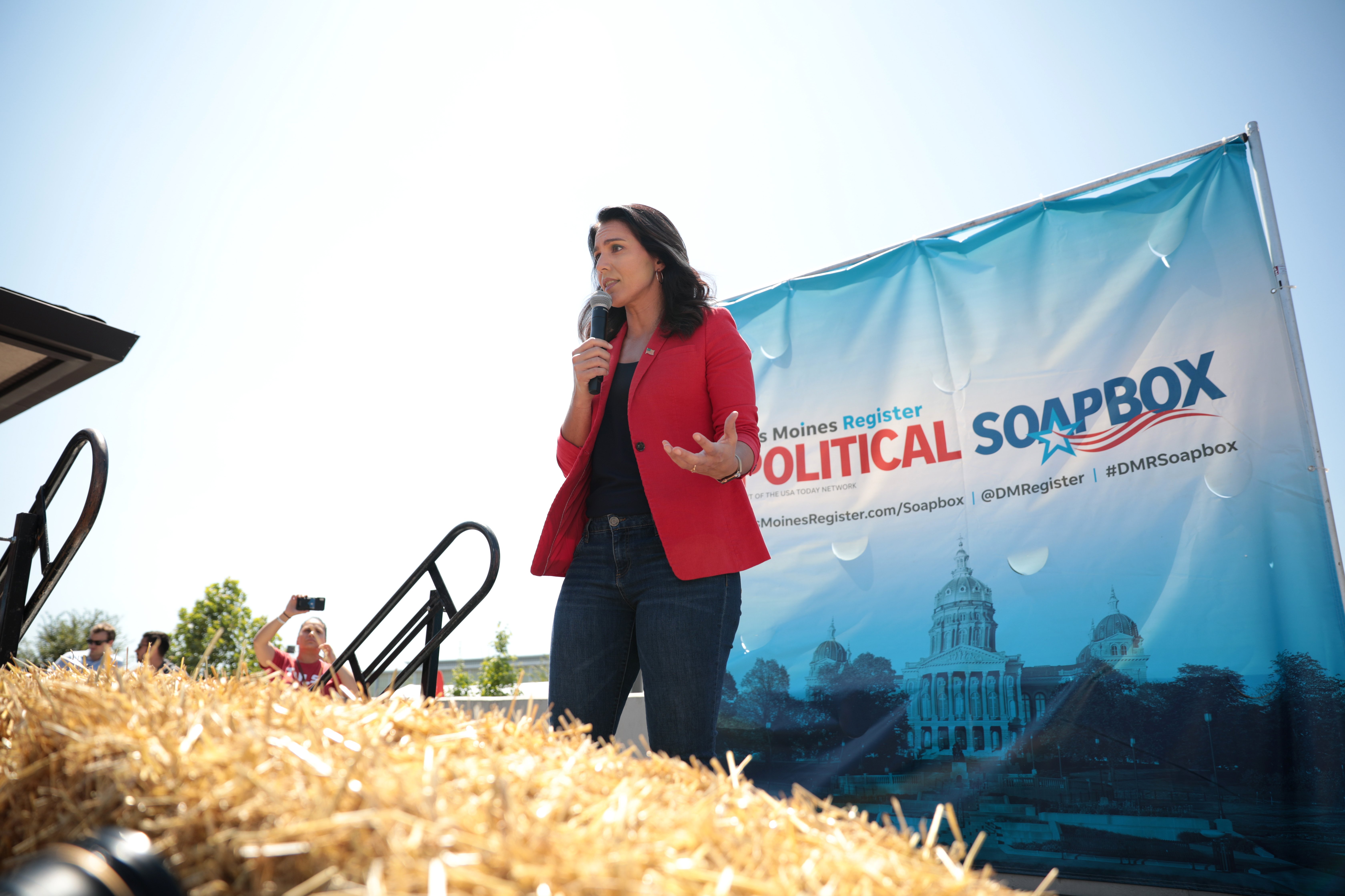 Tulsi Gabbard speaking with supporters at the Des Moines Register's Political Soapbox at the 2019 Iowa State Fair in Des Moines, Iowa. Gage Skidmore on Flicker (CC BY-SA 2.0)