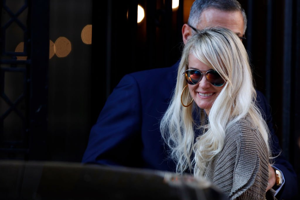 Laeticia Hallyday Metamorphosee Une Nouvelle Couleur Blond Bebe Pour L Ete Laeticia Hallyday Metamorphosee Une Nouvelle Couleur Blond Bebe Pour L Ete
