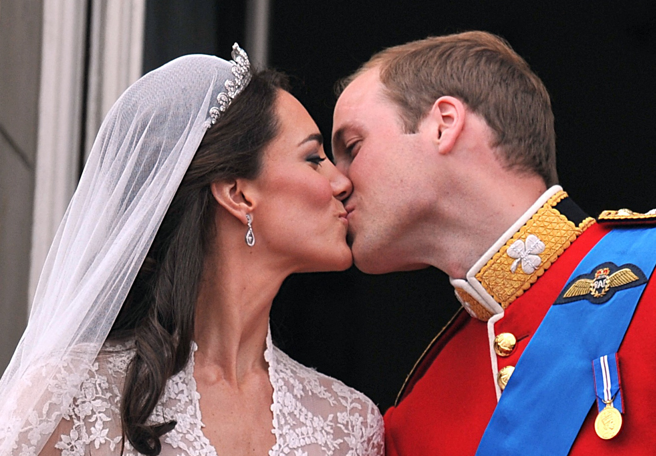 Catherine, Duchess of Cambridge, and Prince William kiss on the balcony of Buckingham Palace in London, following their wedding on April 29, 2011 | Source: Getty Images