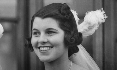 Rosemary Kennedy in 1938, three years before her lobotomy, ready to be presented at Court. | Source: Wikimedia Commons