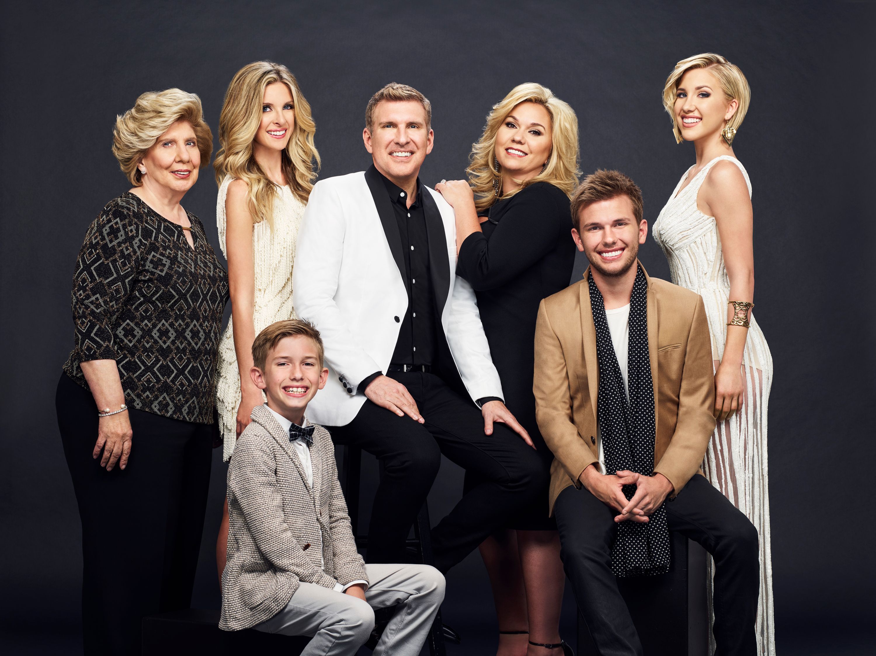 (L-R) Faye Chrisley, Lindsie Chrisley Campbell, Grayson Chrisley, Todd Chrisley, Julie Chrisley, Chase Chrisley, Savannah Chrisley smile for a Season 4 family portrait. | Source: Getty Images