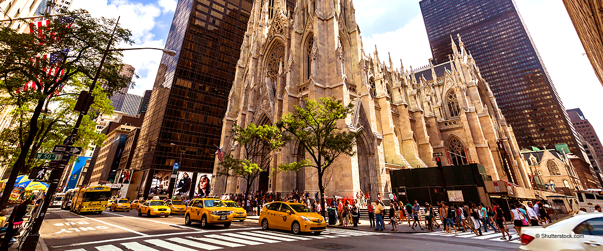 Man in Custody after Walking into NYC's St Patrick's Cathedral with Two Gas Cans and Lighters 