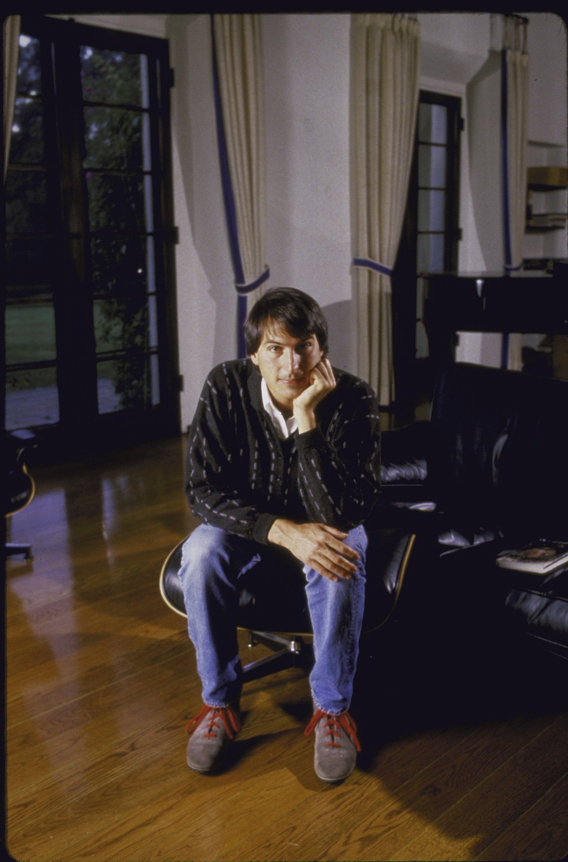 Steve Jobs posing for a picture circa 1985 | Source: Getty Images 