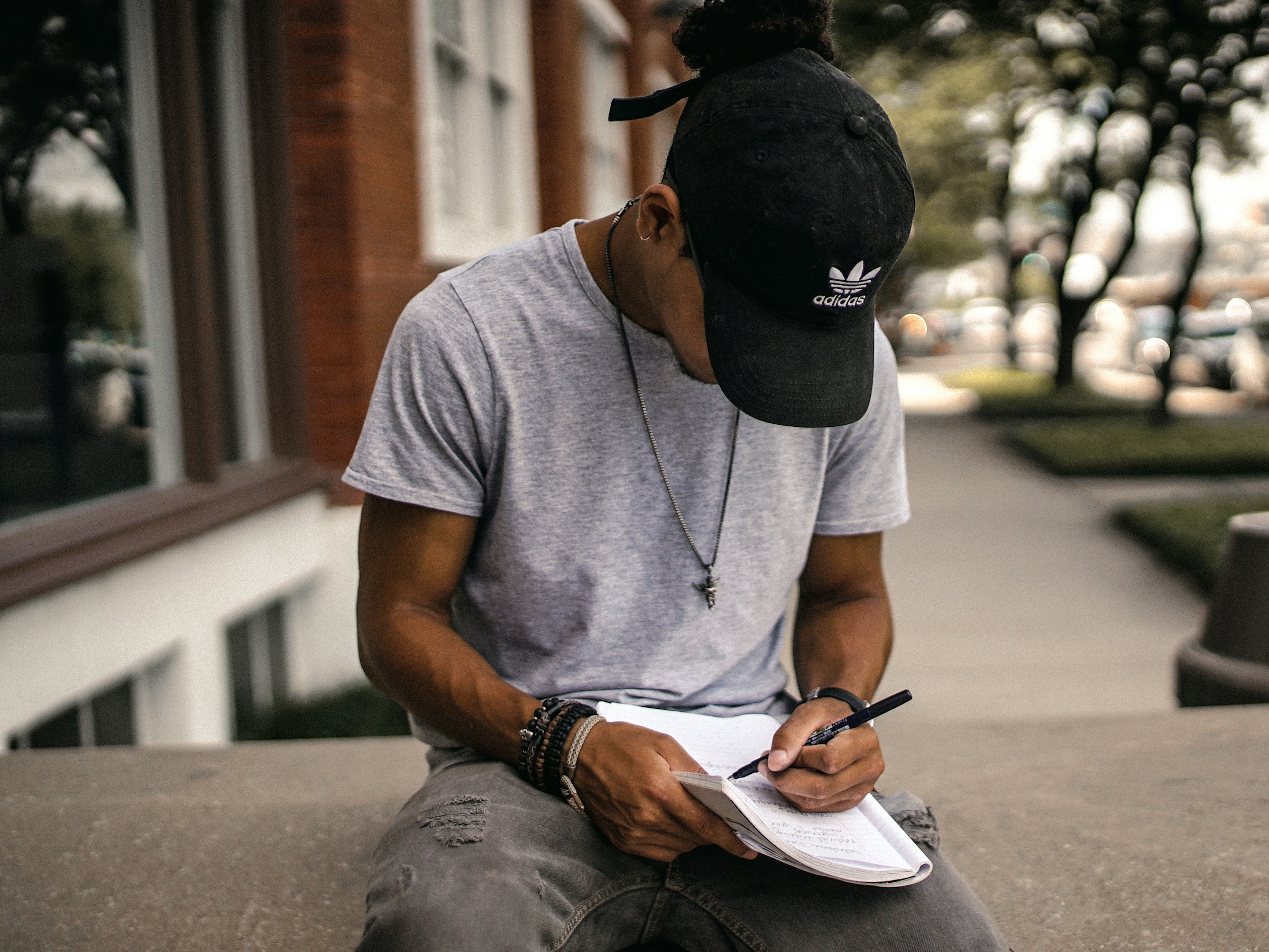 A man taking notes | Source: Unsplash