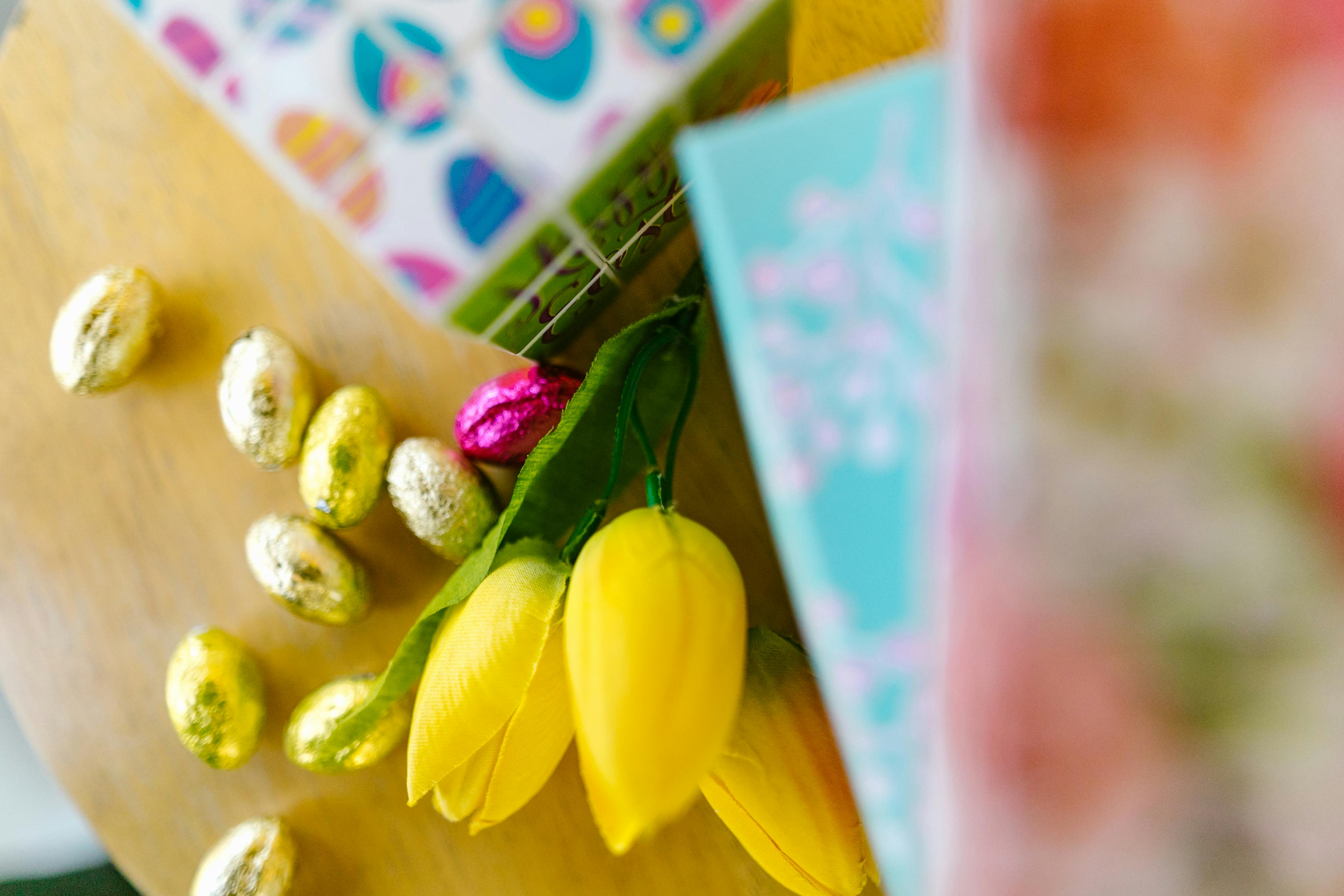 Flowers and chocolate eggs | Source: Pexels