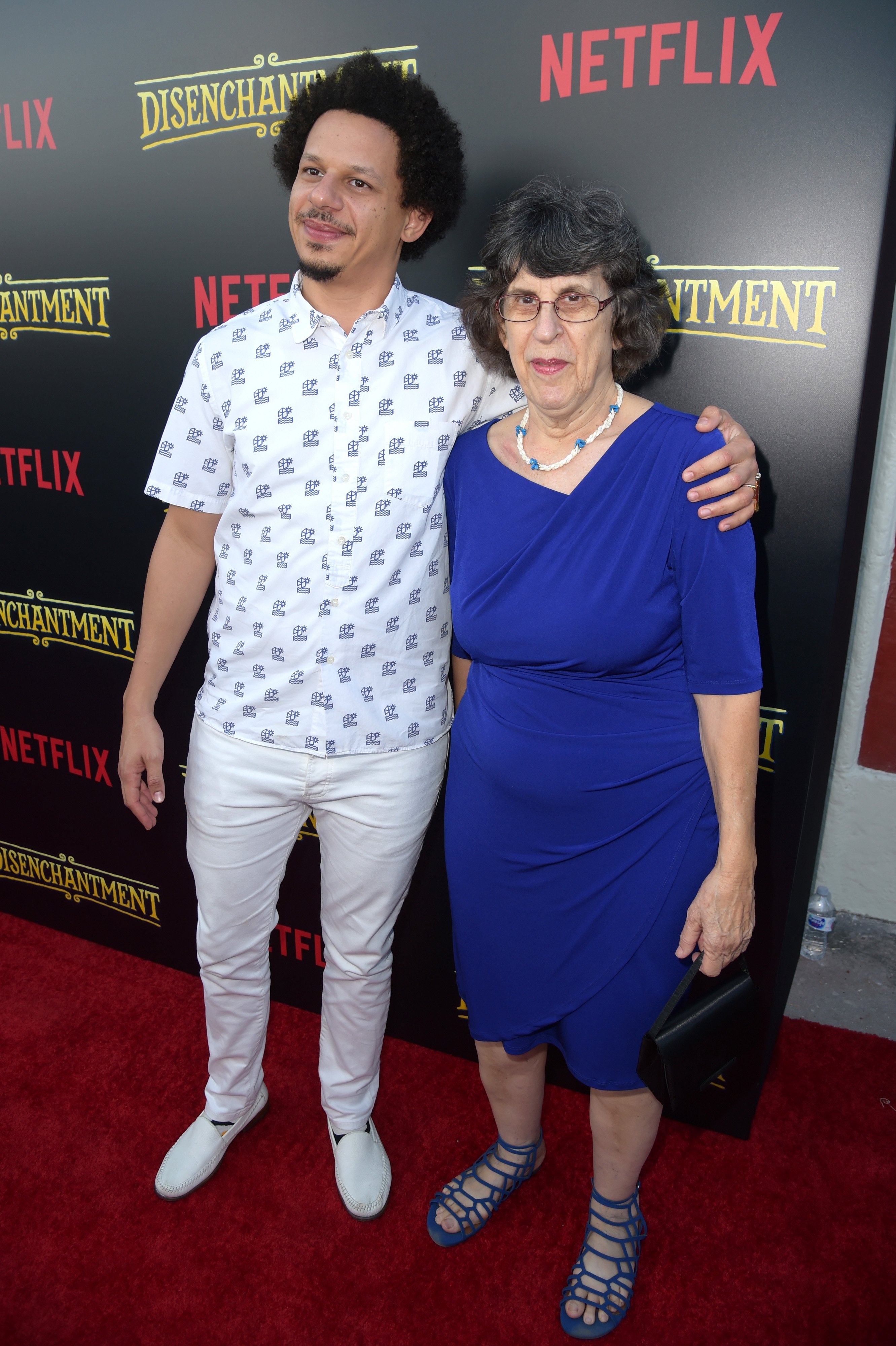 Eric André ve annesi Natalie André, 14 Ağustos 2018'de "hayal kırıklığı" gösterim Los Angeles, California'daki Vista Theatre'da düzenlendi.  |  Kaynak: Getty Images