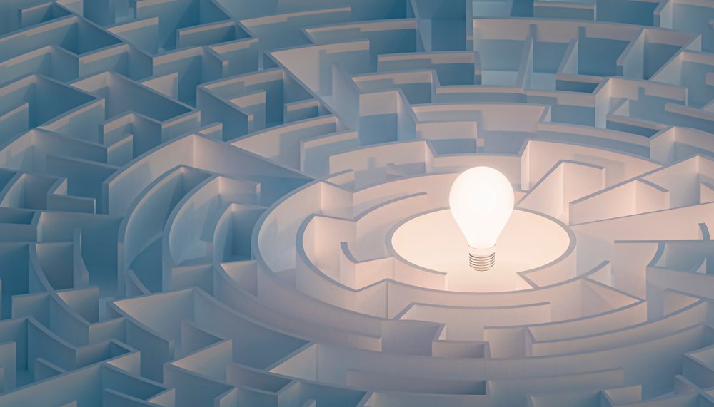A photo of a circular maze that symbolizes riddles. | Photo: Shutterstock