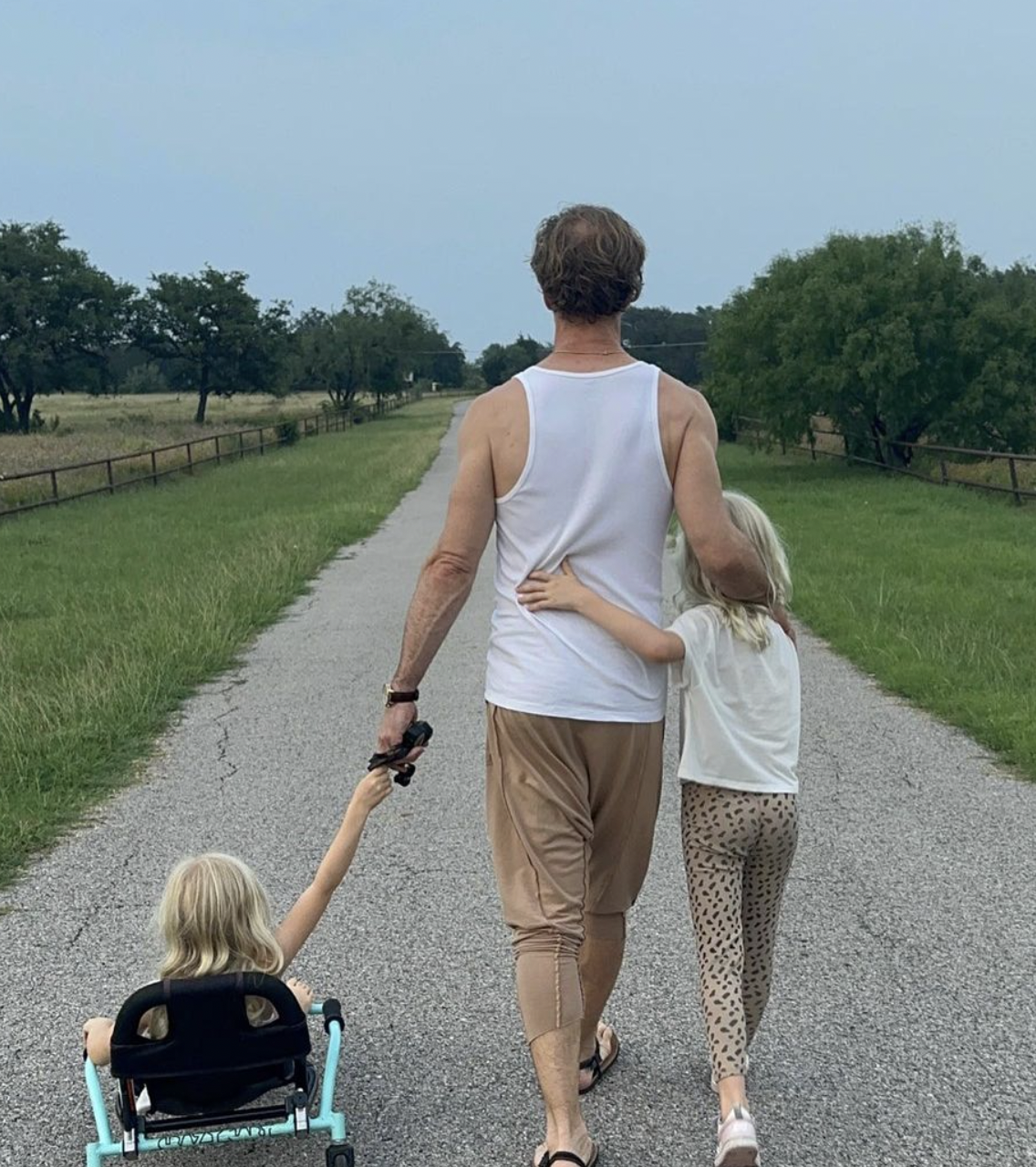 James Van Der Beek walking with his children on June 17, 2024 | Source: Instagram/vanderkimberly