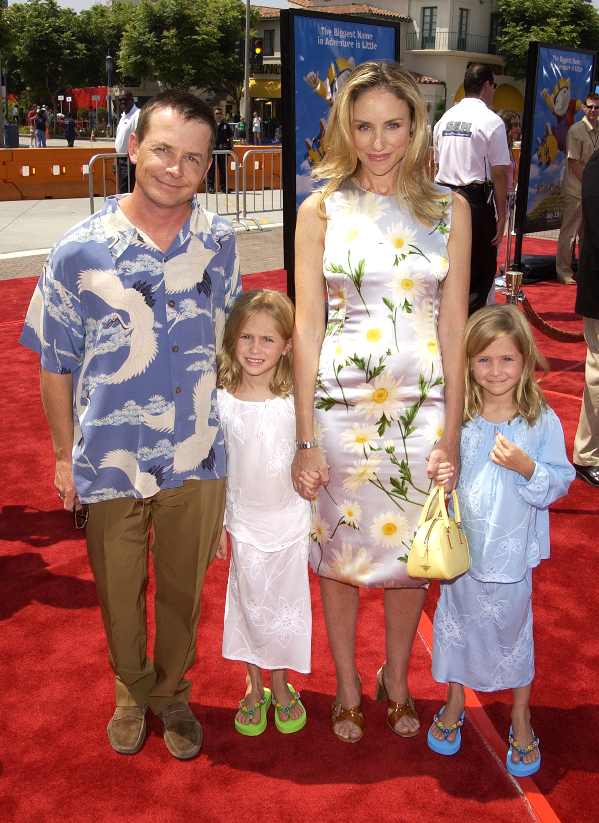 Michael J. Fox, Tracy Pollan and their twin daughters at the "Stuart Little 2" premiere | Source: Getty Images