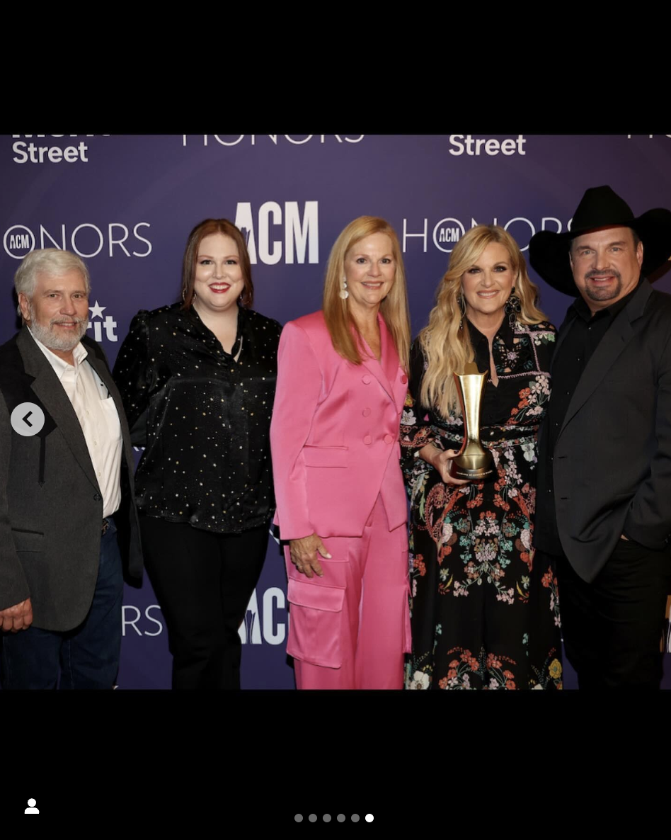 Trisha Yearwood and Garth Brooks are seen with other colleagues at the ACM Honors event, as seen in a photo dated September 24, 2024 | Source: Instagram/trishayearwood