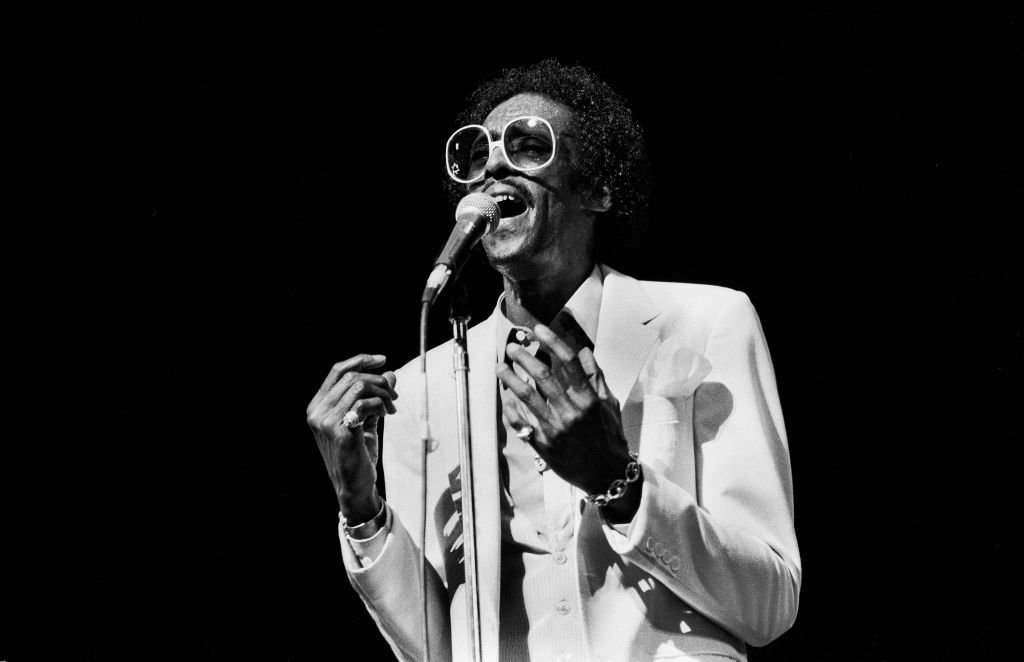 American Soul and R&B singer David Ruffin of the Temptations, performs onstage at the Auditorium Theatre, Chicago, Illinois, June 25, 1982. | Photo: Getty Images