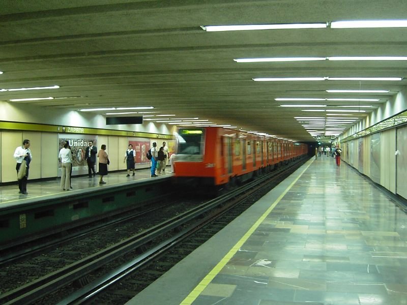 Estación del metro. | Imagen tomada de: Wikimedia Commons Estación del metro. | Imagen tomada de: Wikimedia Commons