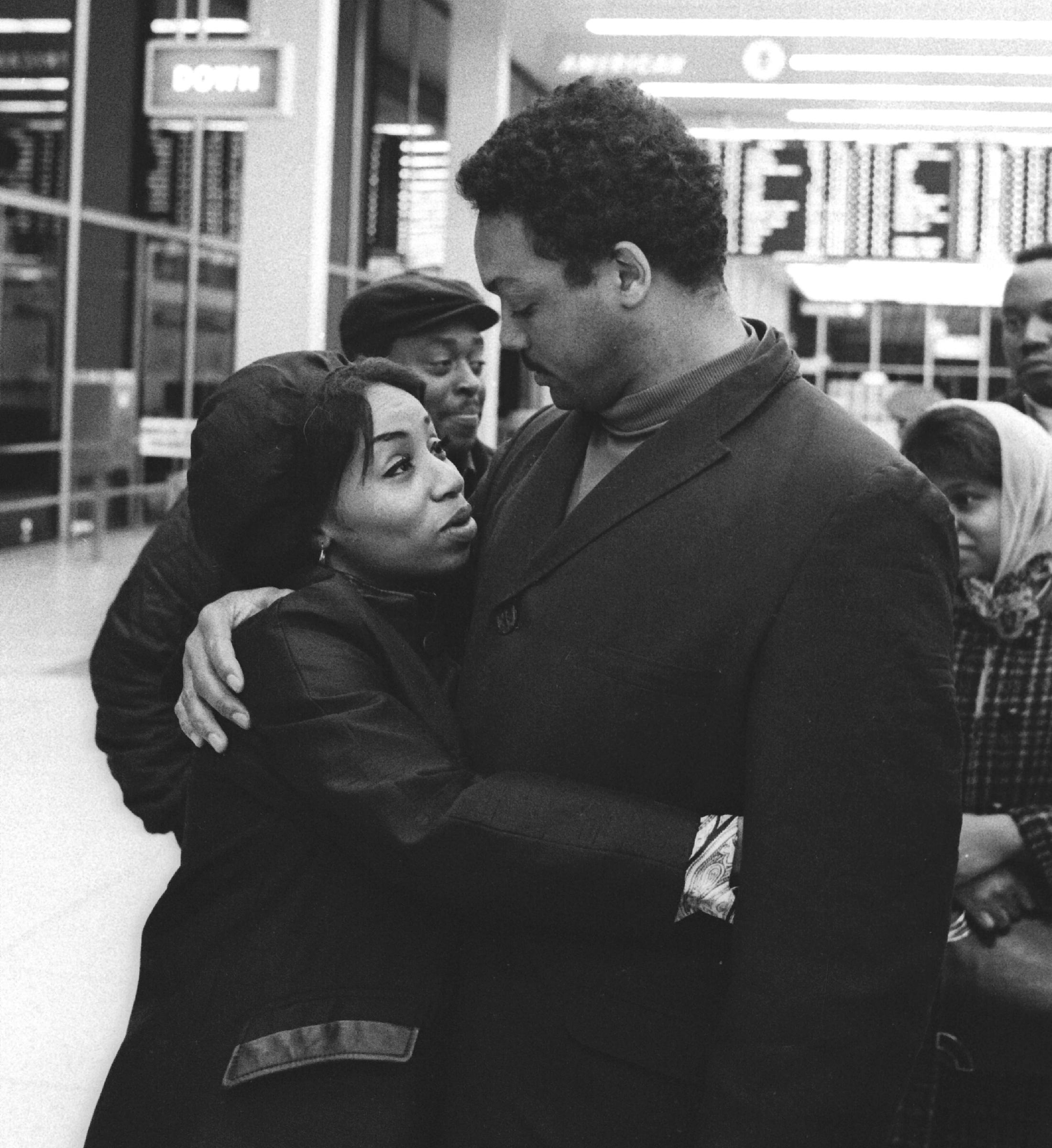 Jesse Jackson embraces his wife Jackie in O'Hare Airport on the day after the assassination of Dr. Martin Luther King Jr, in Chicago, Illinois, on April 5, 1968 | Source: Getty Images