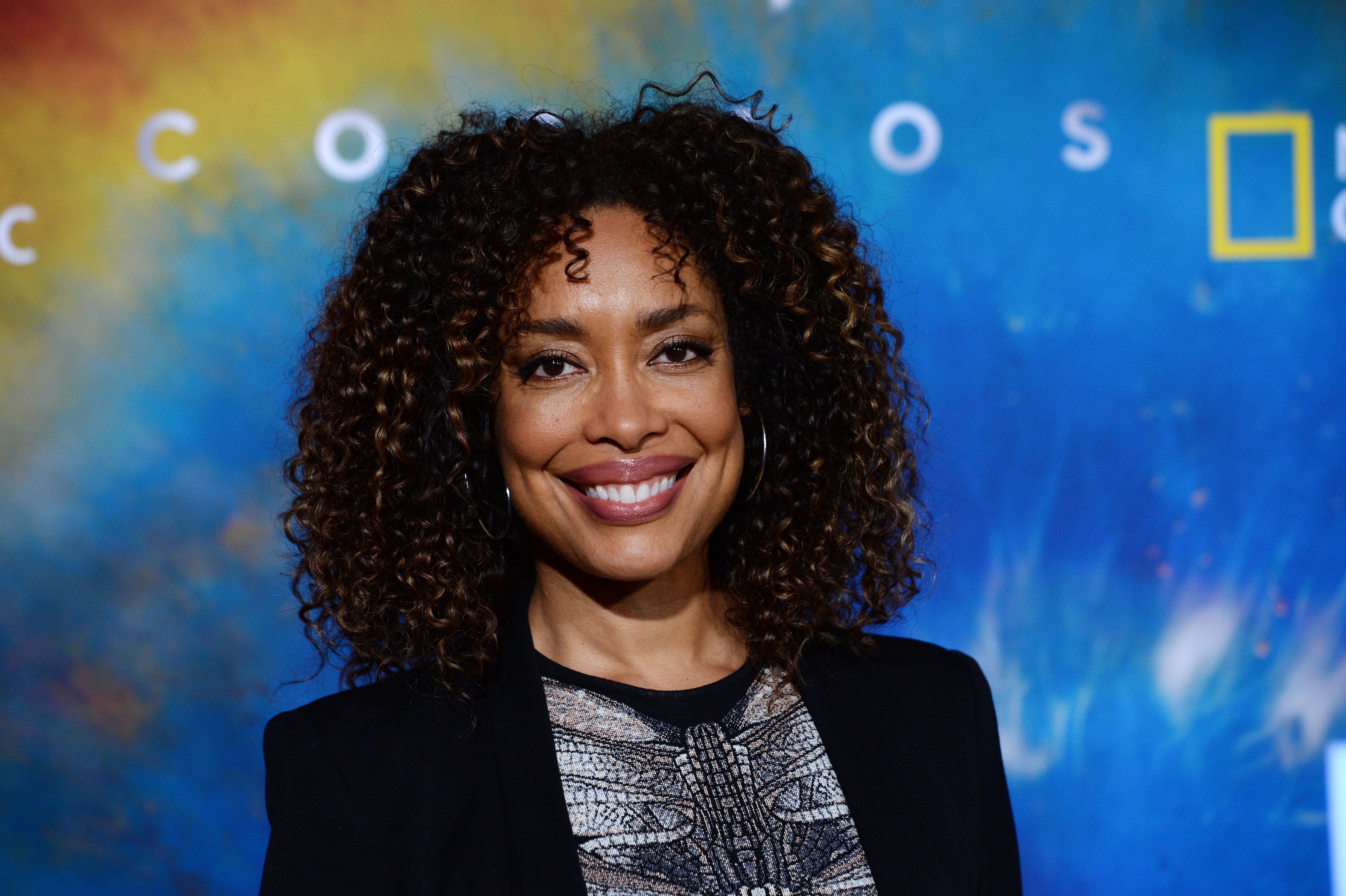 Gina Torres arrives at National Geographic's "Cosmos: Possible Worlds" Los Angeles Premiere at Royce Hall, UCLA on February 26, 2020  | Poto: GettyImages