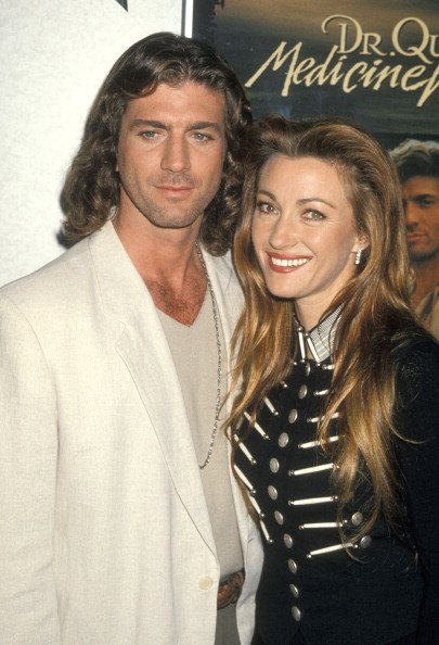 Joe Lando and Jane Seymour on January 24, 1995 at Sands Expo Center in Las Vegas, Nevada. | Photo: Getty Images