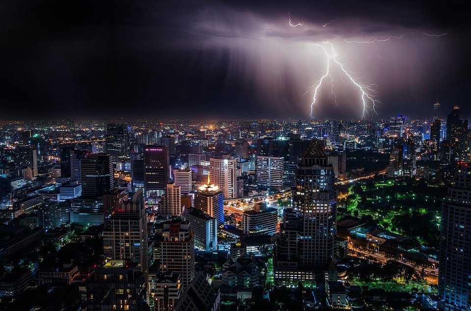 Ciudad tormentosa / Imagen tomada de: Pixabay Ciudad tormentosa / Imagen tomada de: Pixabay